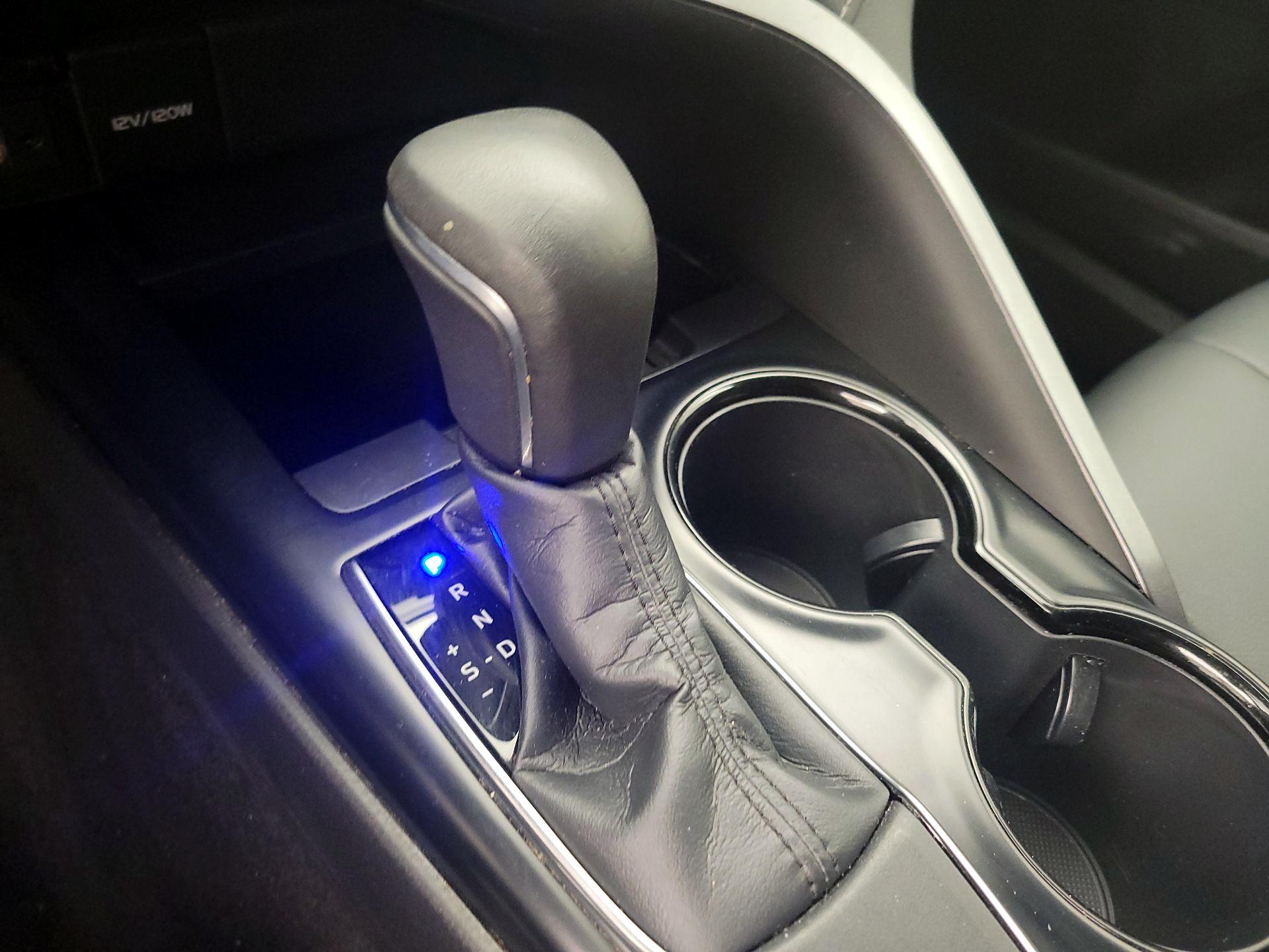 Thumbnail: 2019 Toyota Camry - 17