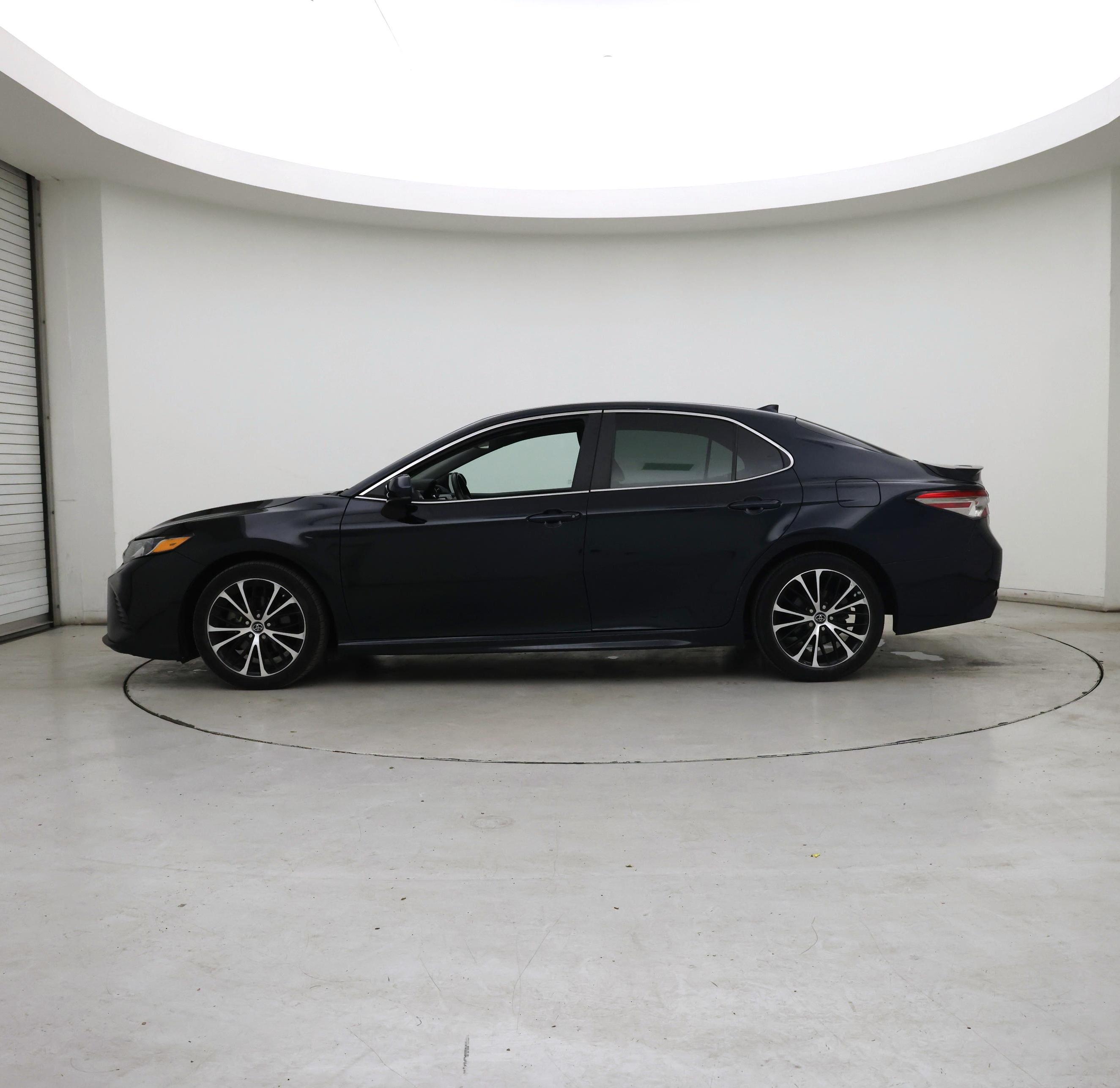 Thumbnail: 2019 Toyota Camry - 3