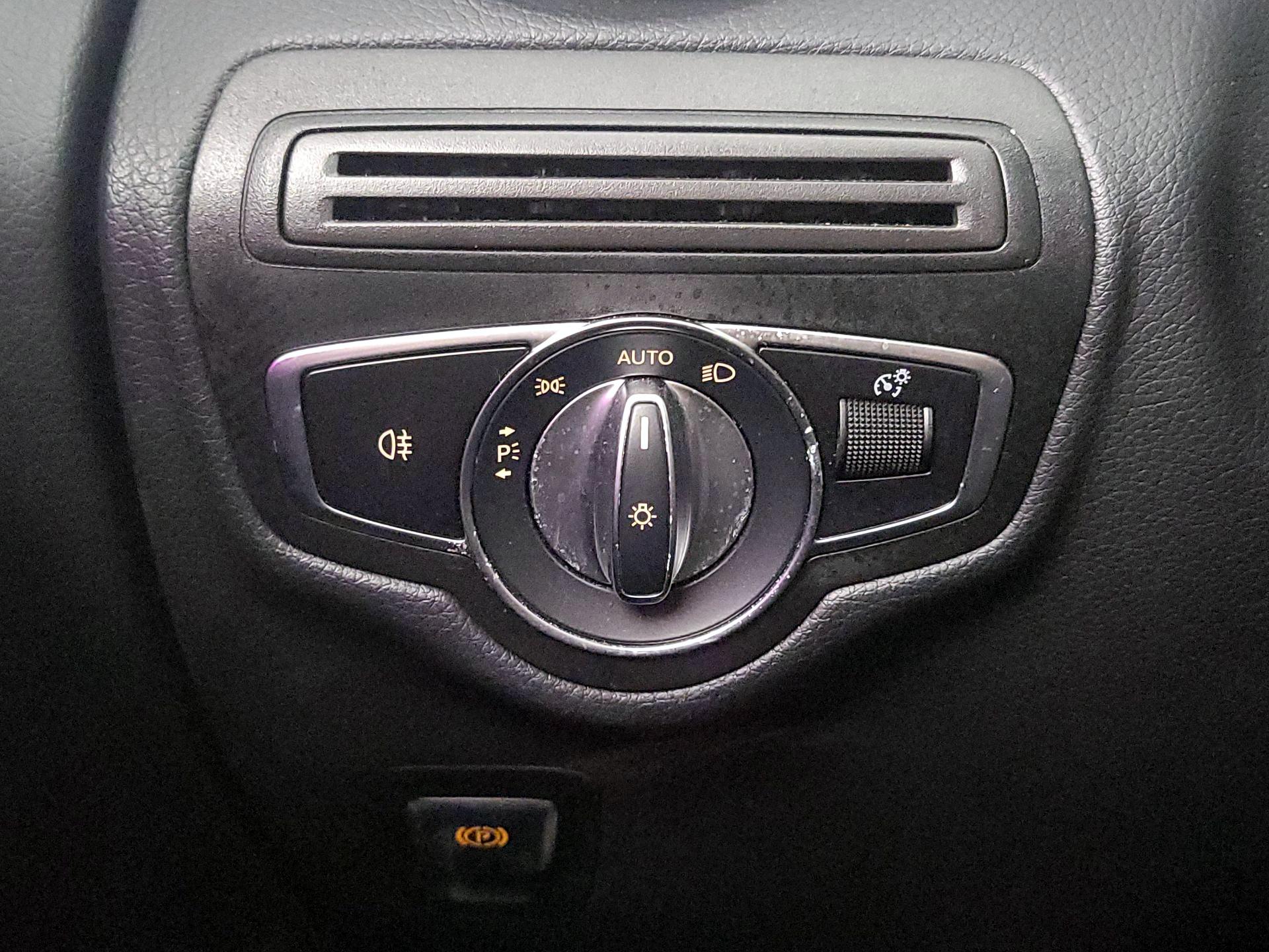 Thumbnail: 2021 Mercedes-Benz GLC - 13