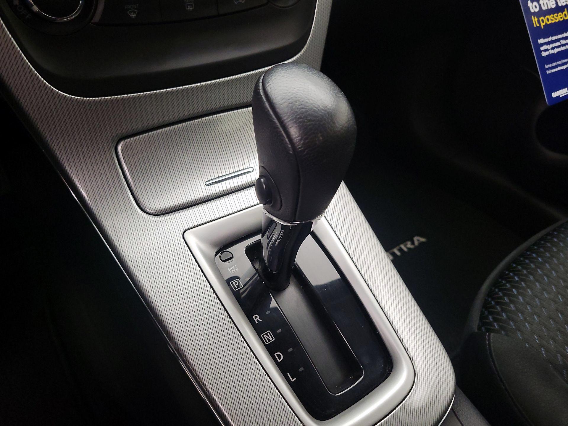 Thumbnail: 2015 Nissan Sentra - 17