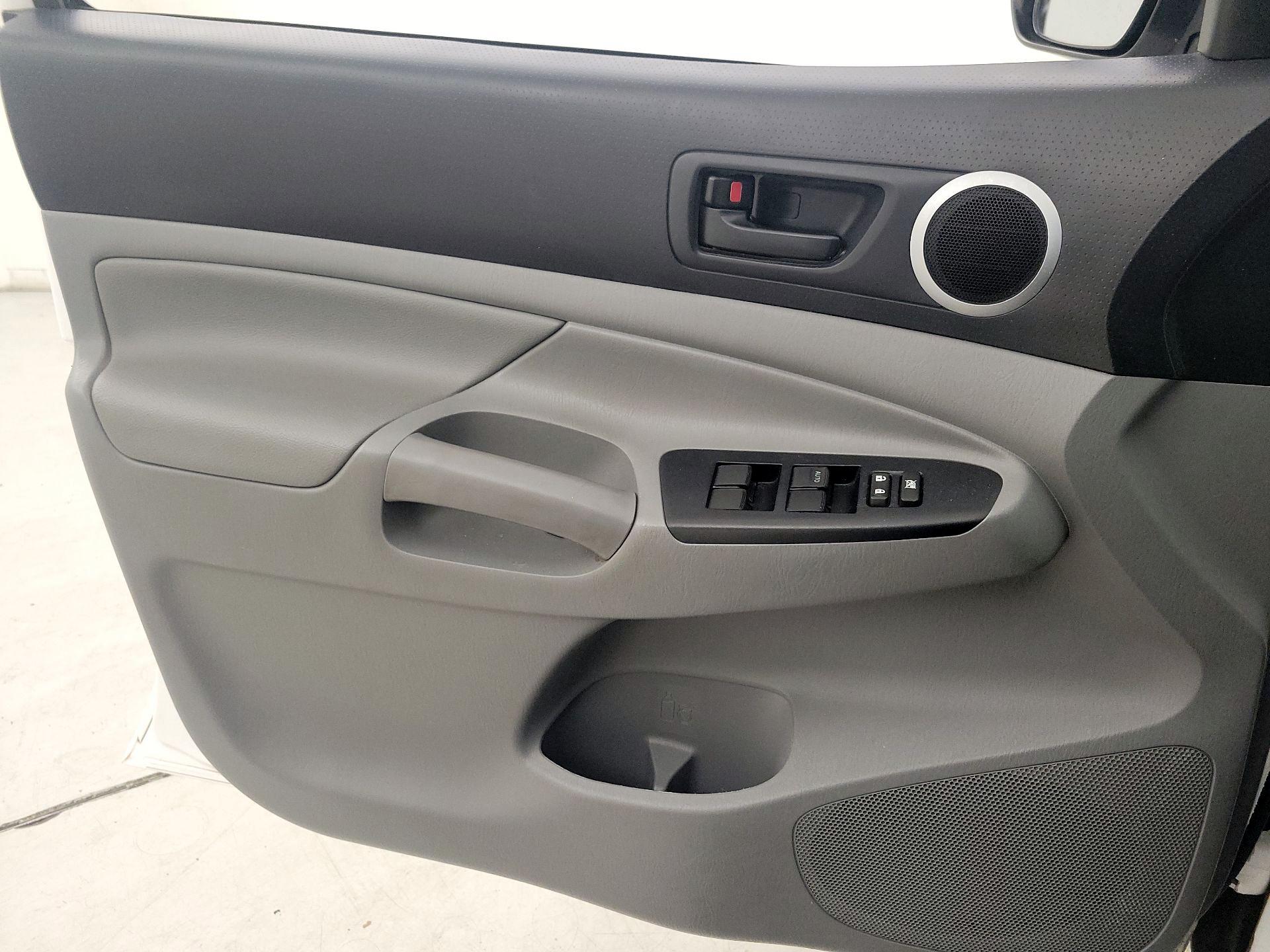 Thumbnail: 2014 Toyota Tacoma - 12