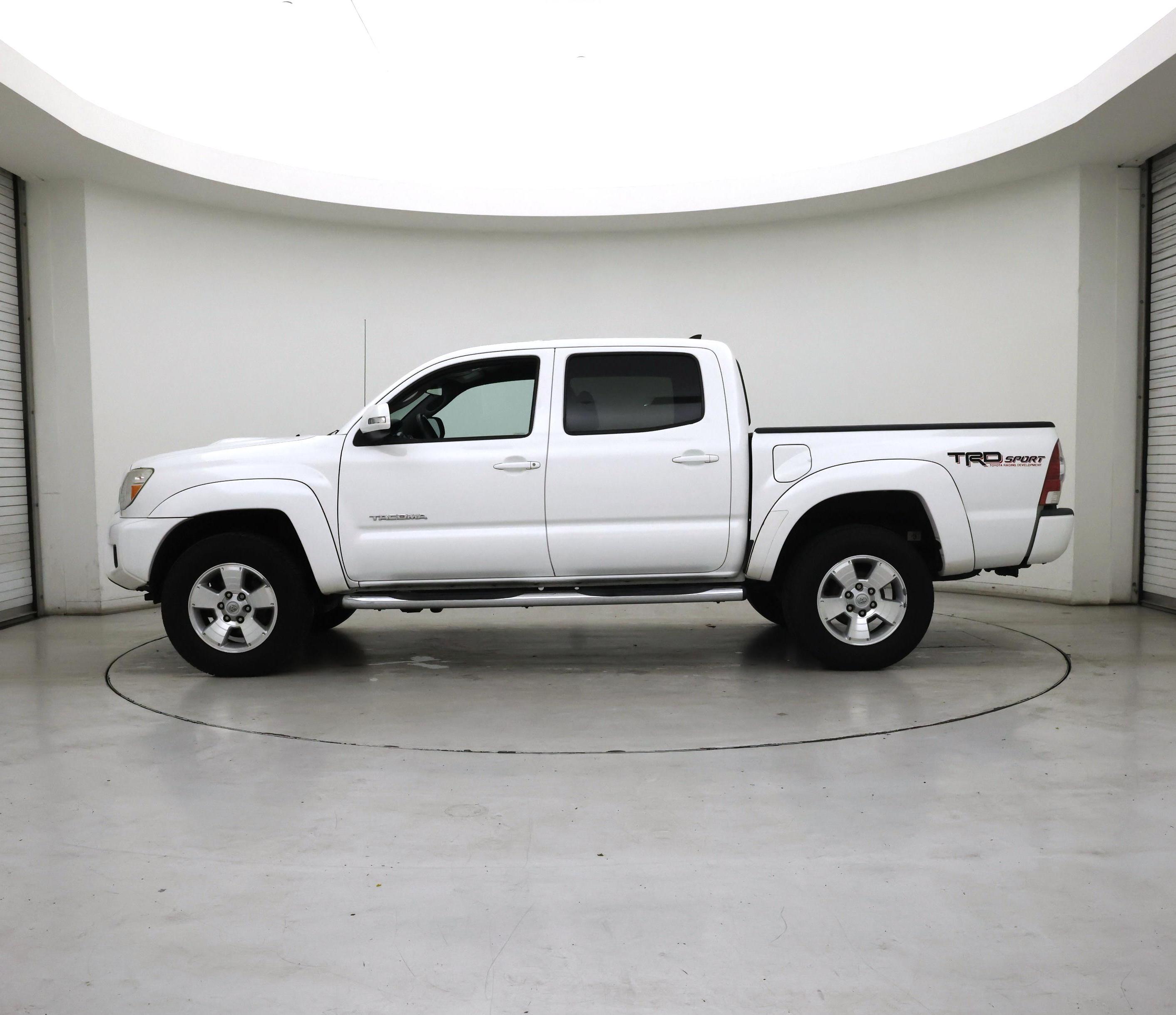 Thumbnail: 2014 Toyota Tacoma - 3