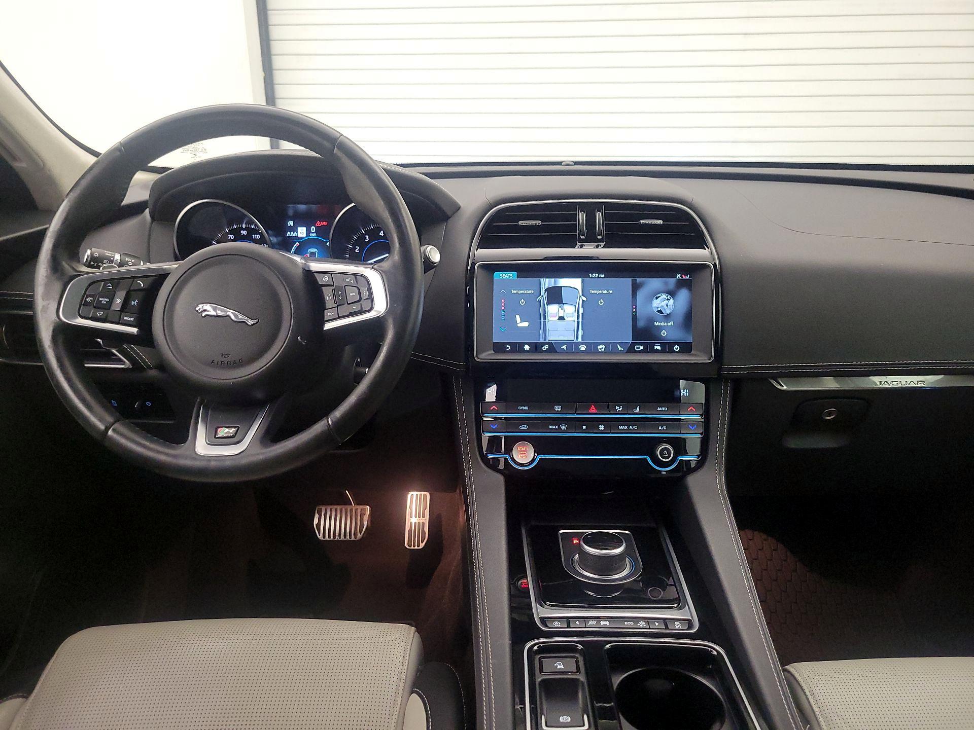 Thumbnail: 2020 Jaguar F-Pace - 9