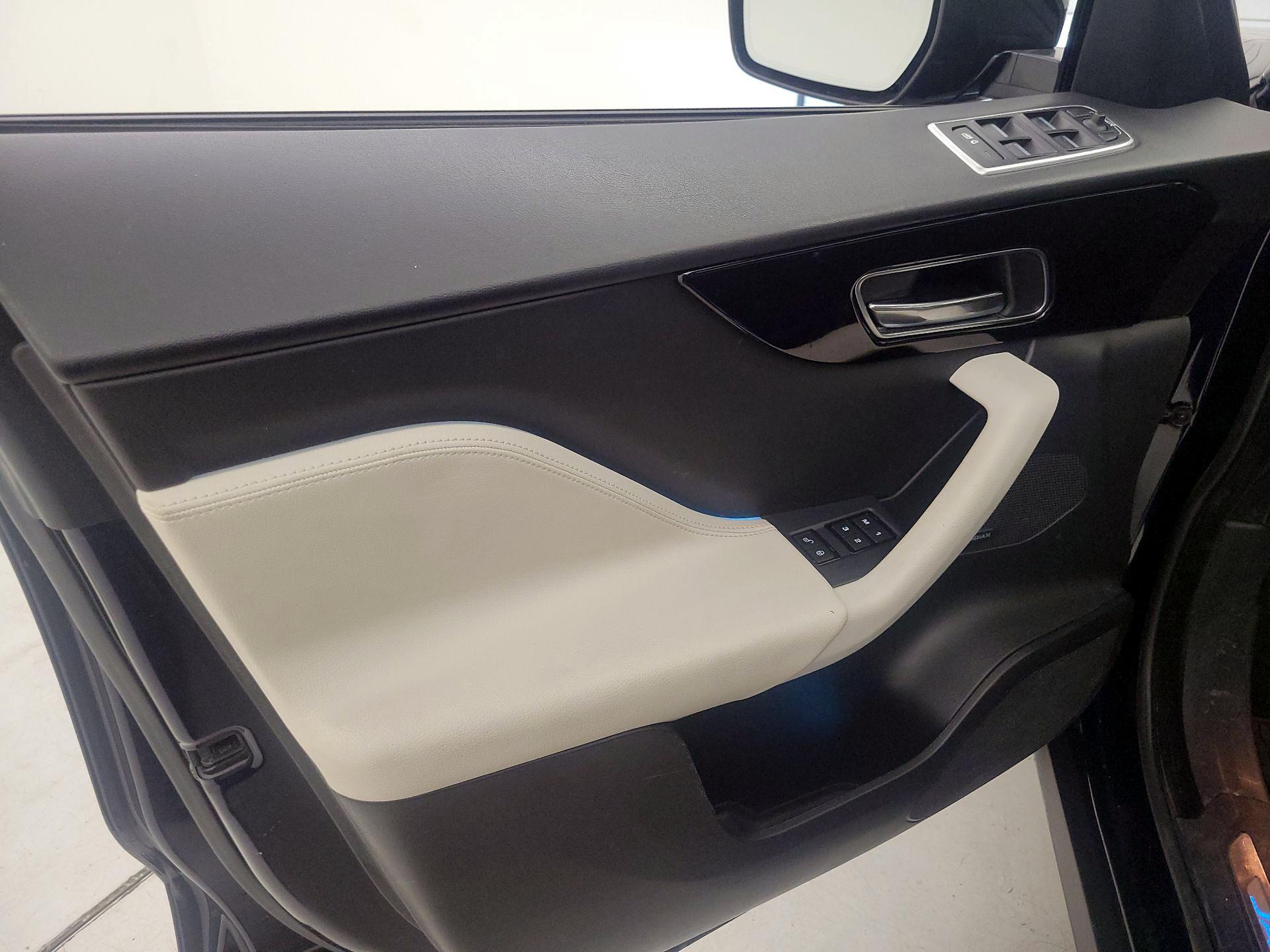 Thumbnail: 2020 Jaguar F-Pace - 12