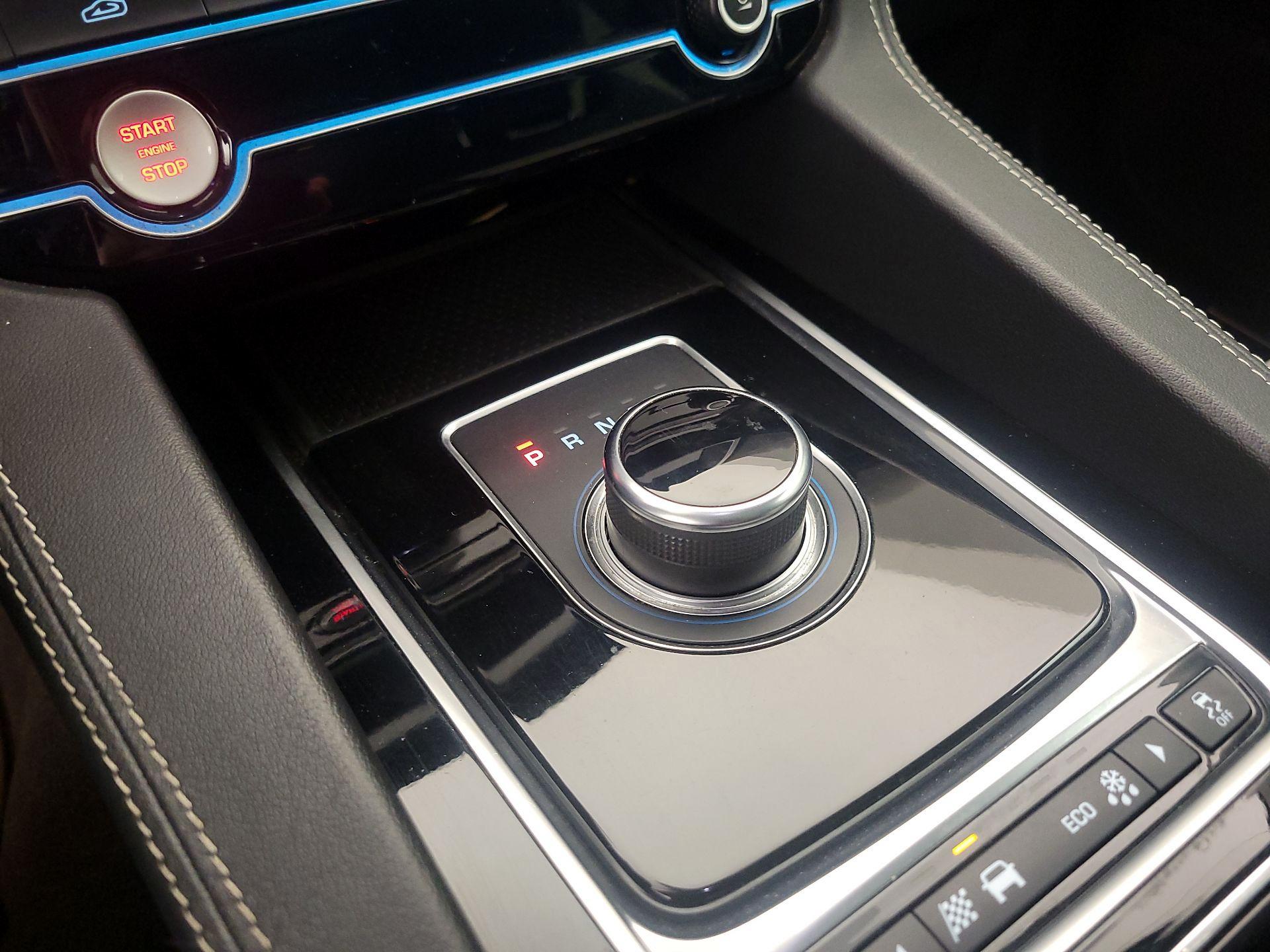 Thumbnail: 2020 Jaguar F-Pace - 17