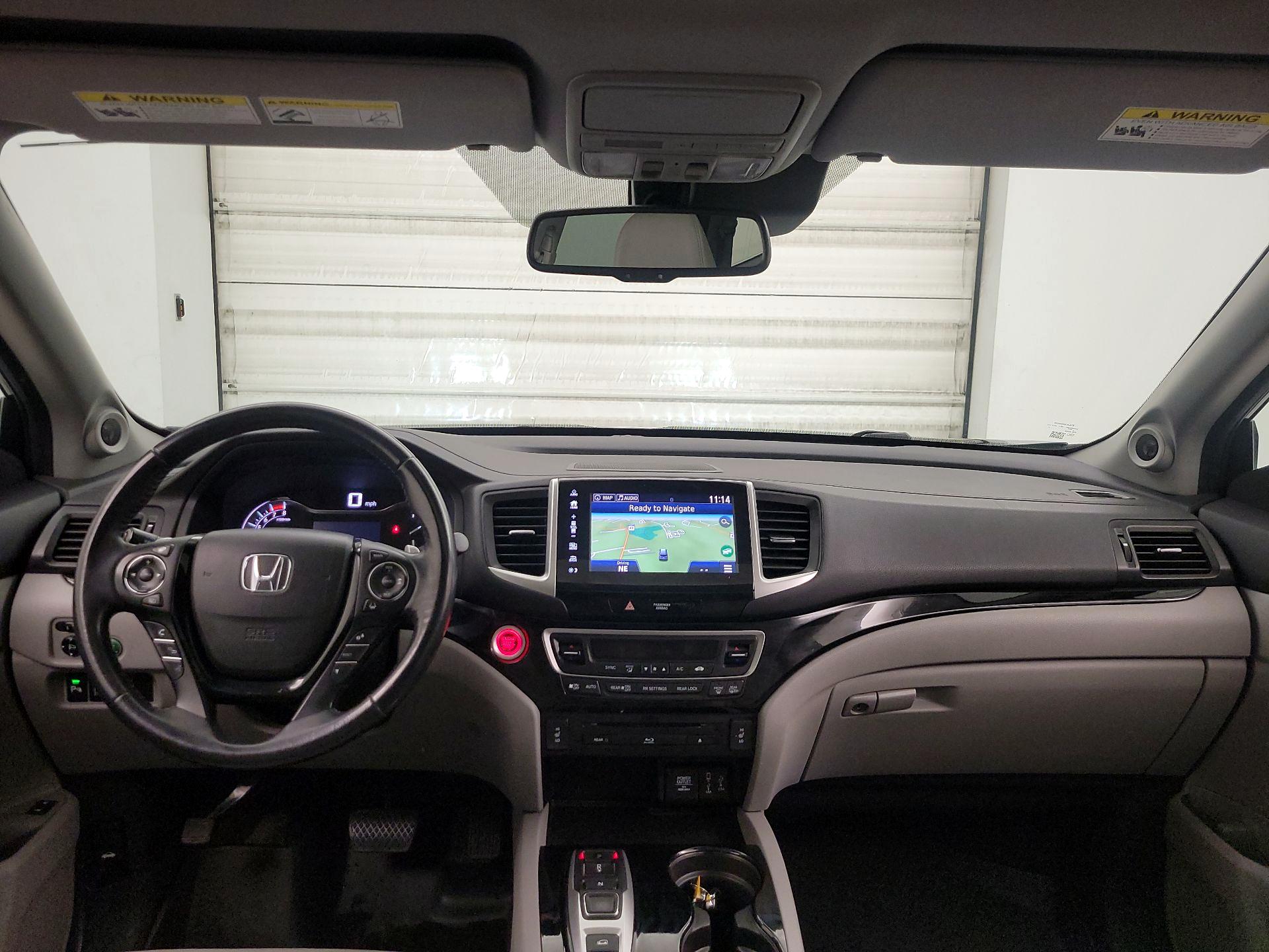 Thumbnail: 2017 Honda Pilot - 9