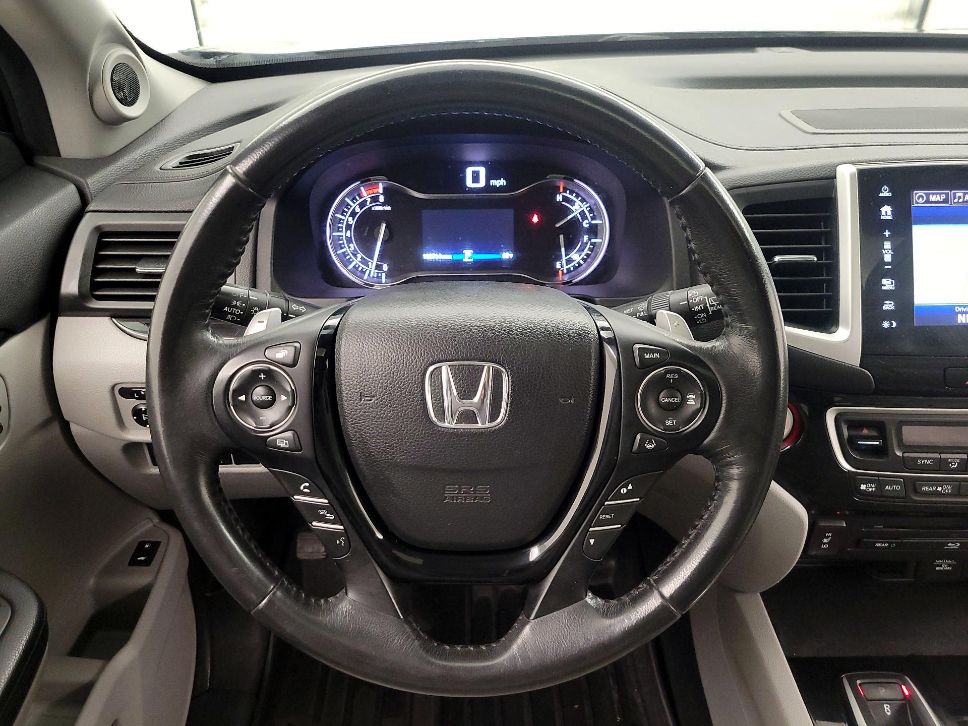 Thumbnail: 2017 Honda Pilot - 10