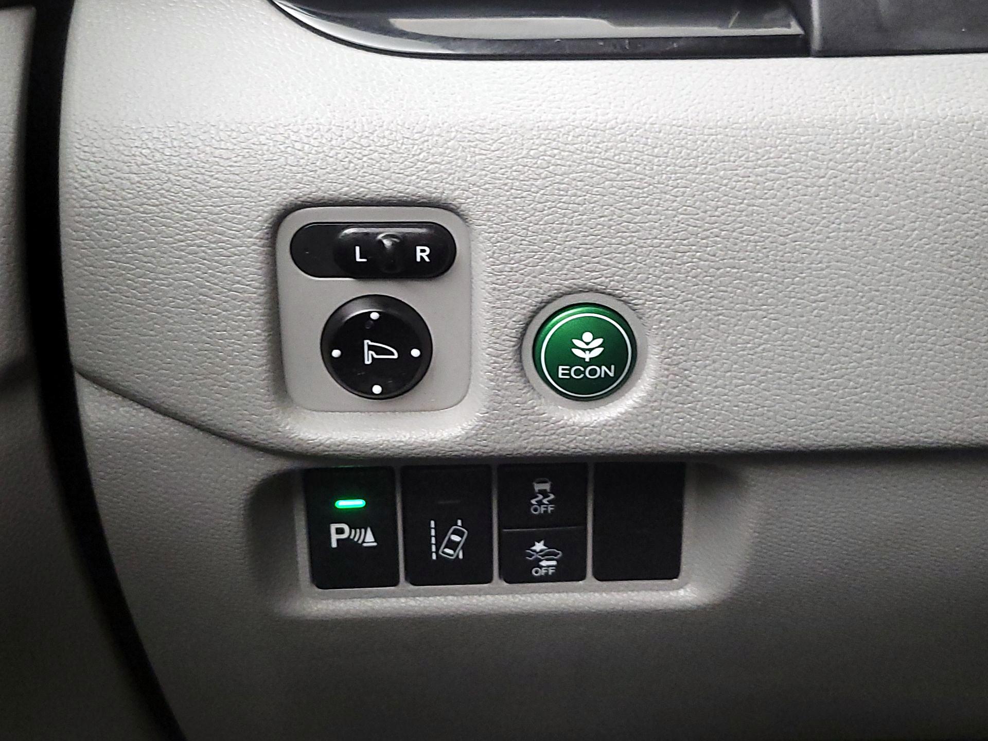 Thumbnail: 2017 Honda Pilot - 13