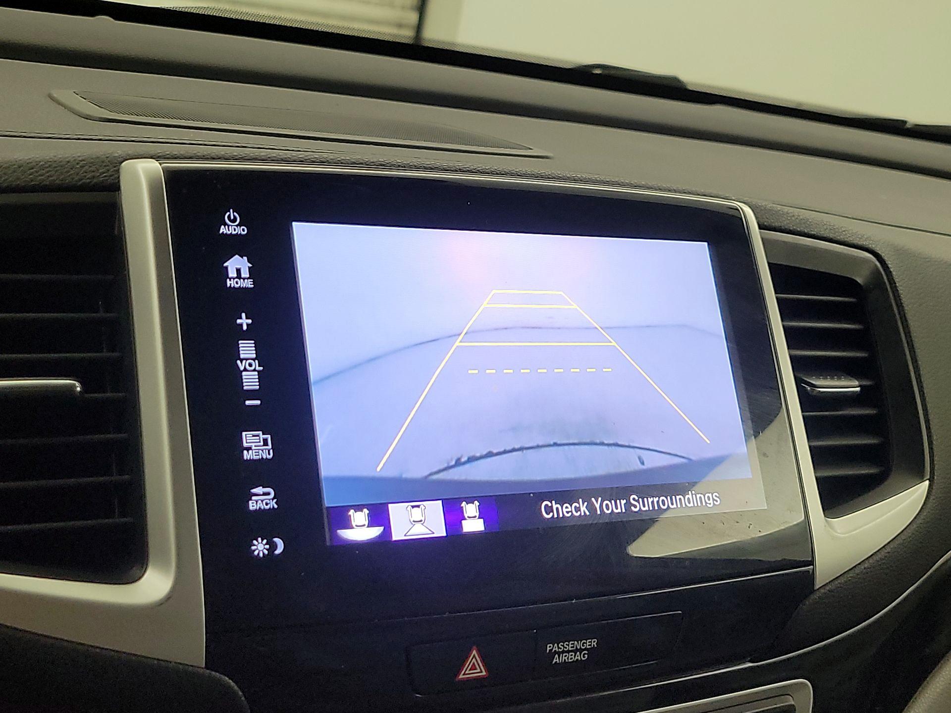 Thumbnail: 2017 Honda Pilot - 15