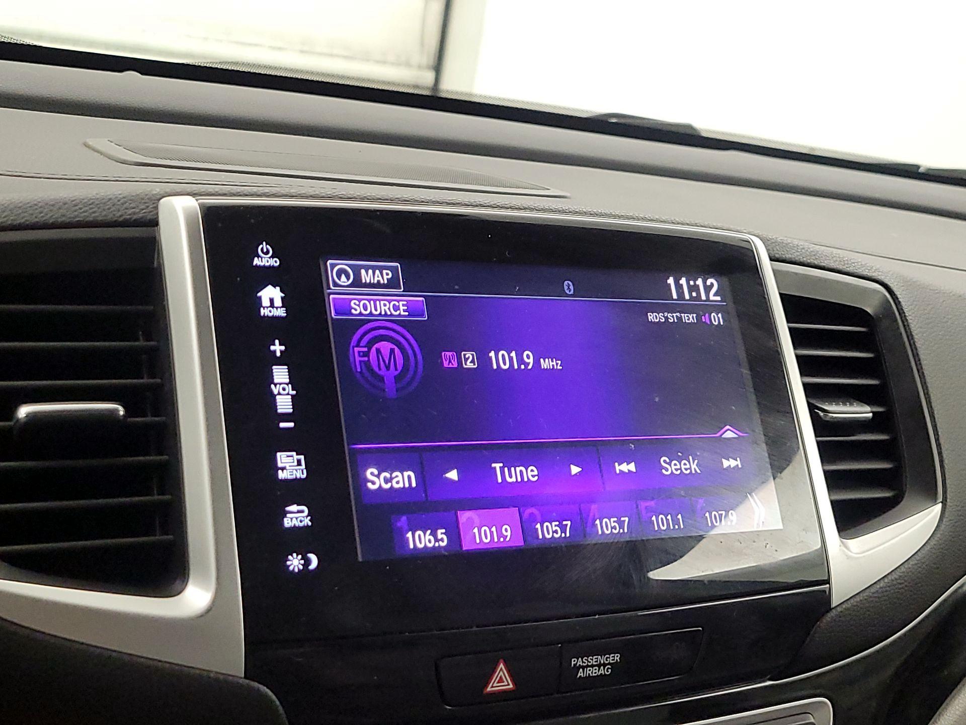 Thumbnail: 2017 Honda Pilot - 16