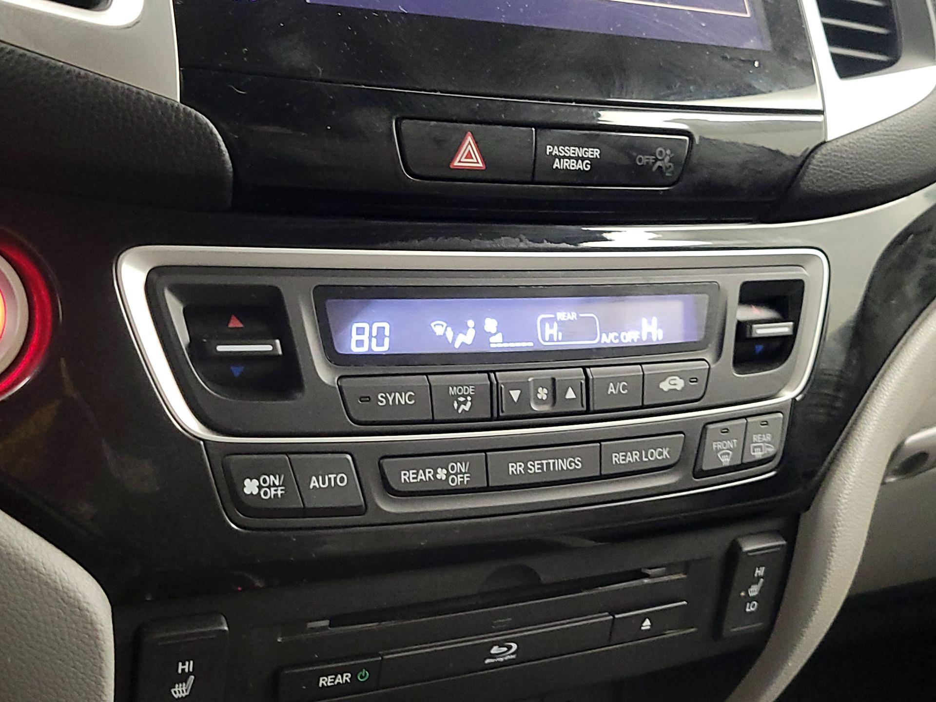 Thumbnail: 2017 Honda Pilot - 17