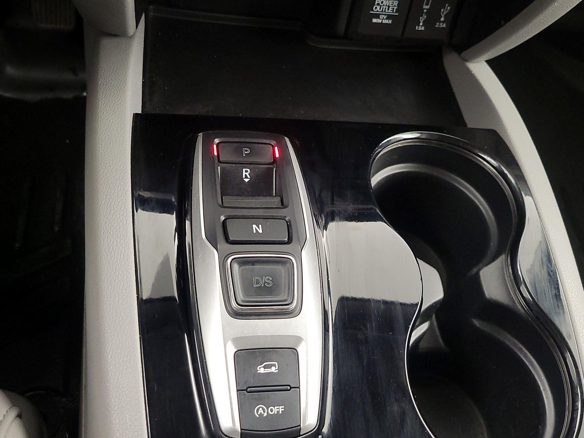 Thumbnail: 2017 Honda Pilot - 18