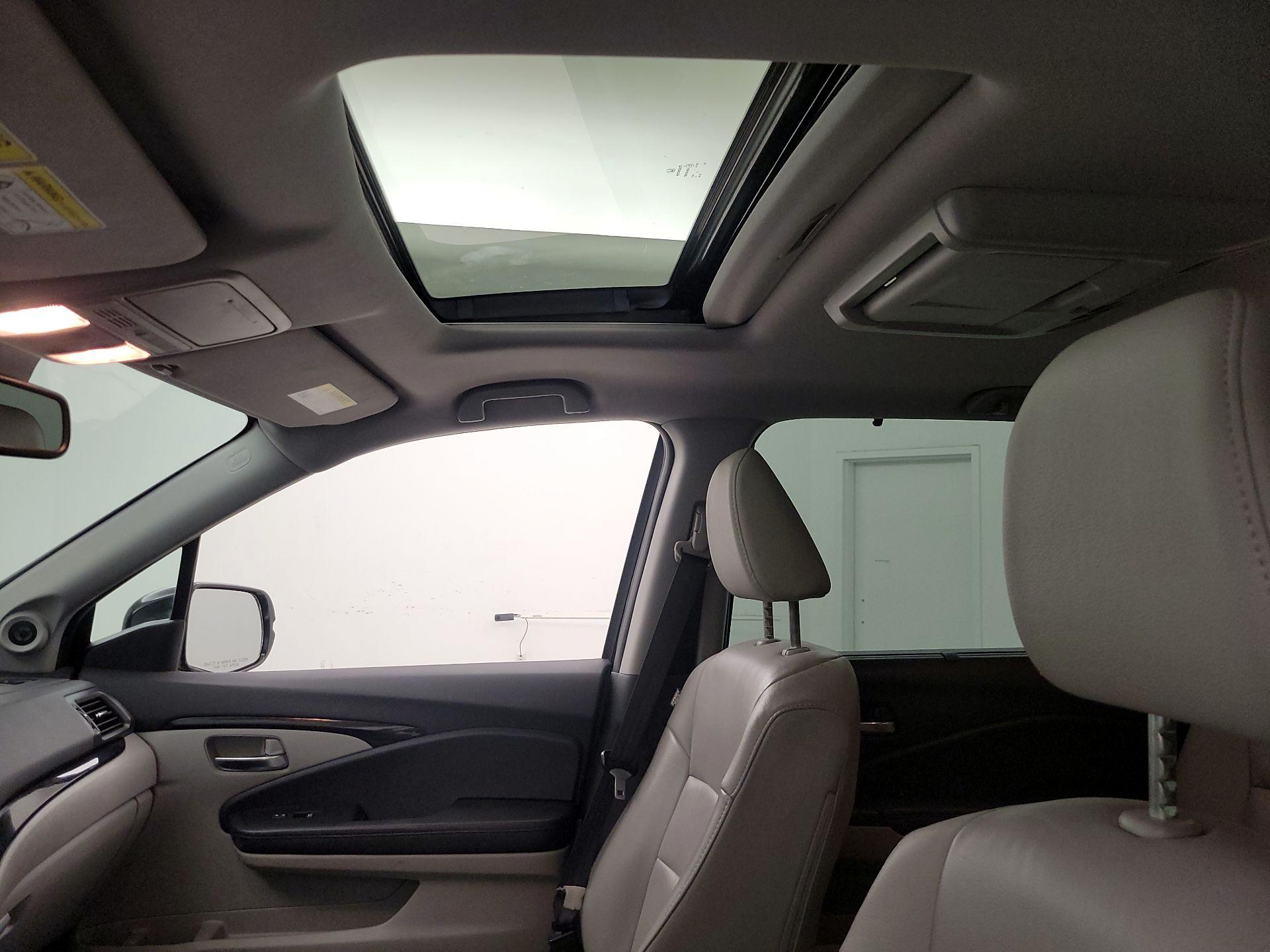 Thumbnail: 2017 Honda Pilot - 20