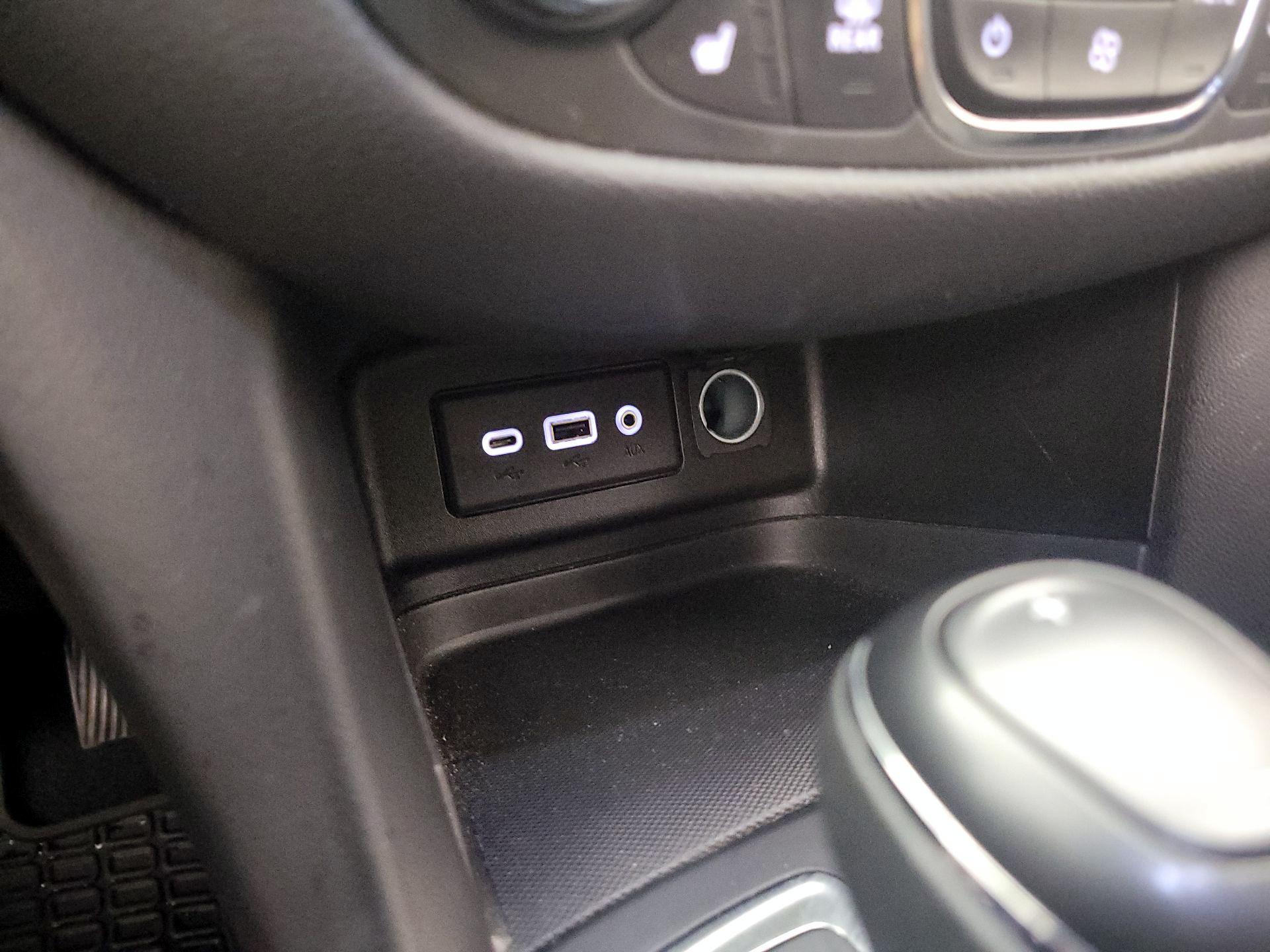 Thumbnail: 2021 Chevrolet Equinox - 18