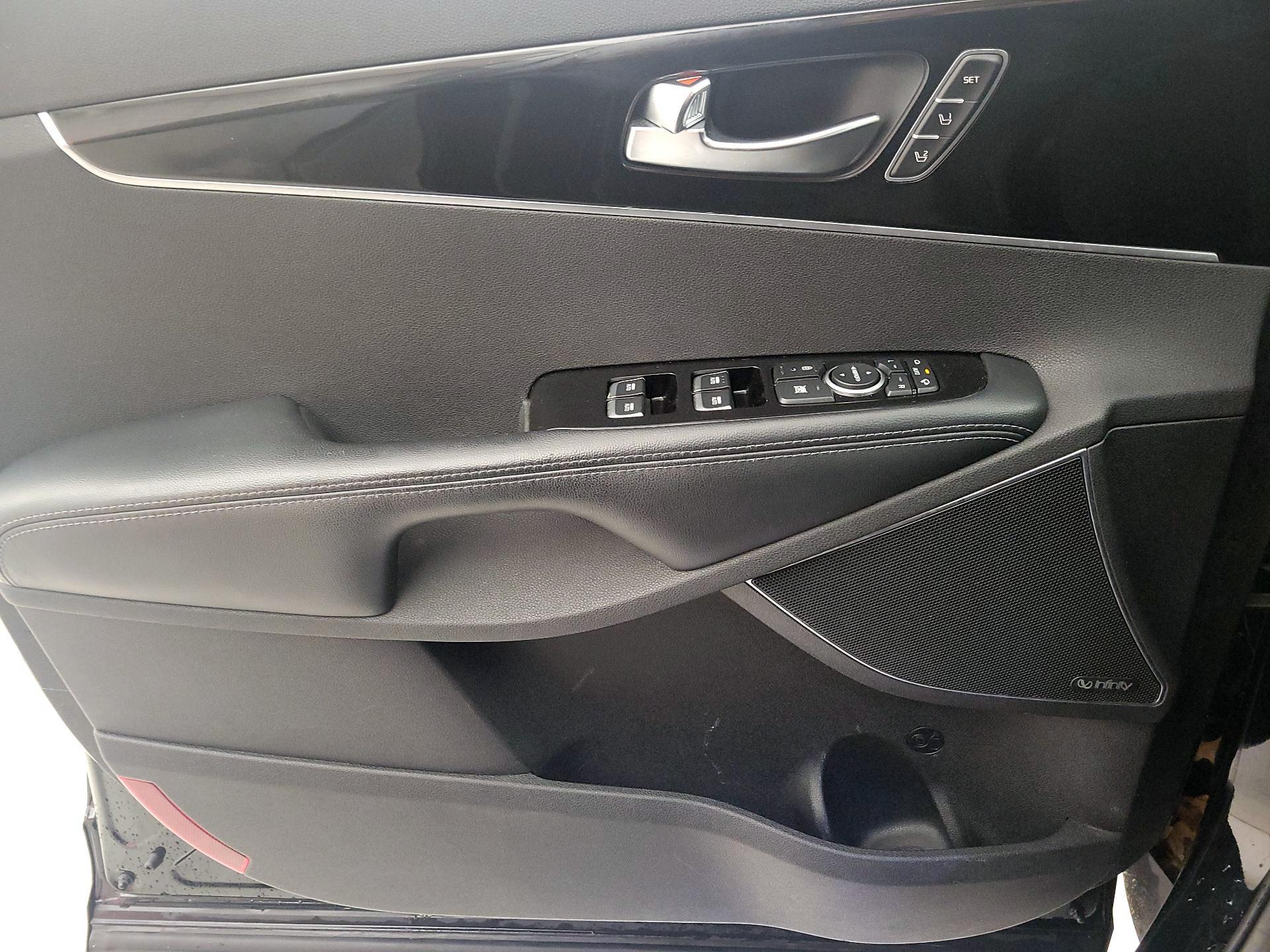 Thumbnail: 2016 Kia Sorento - 12