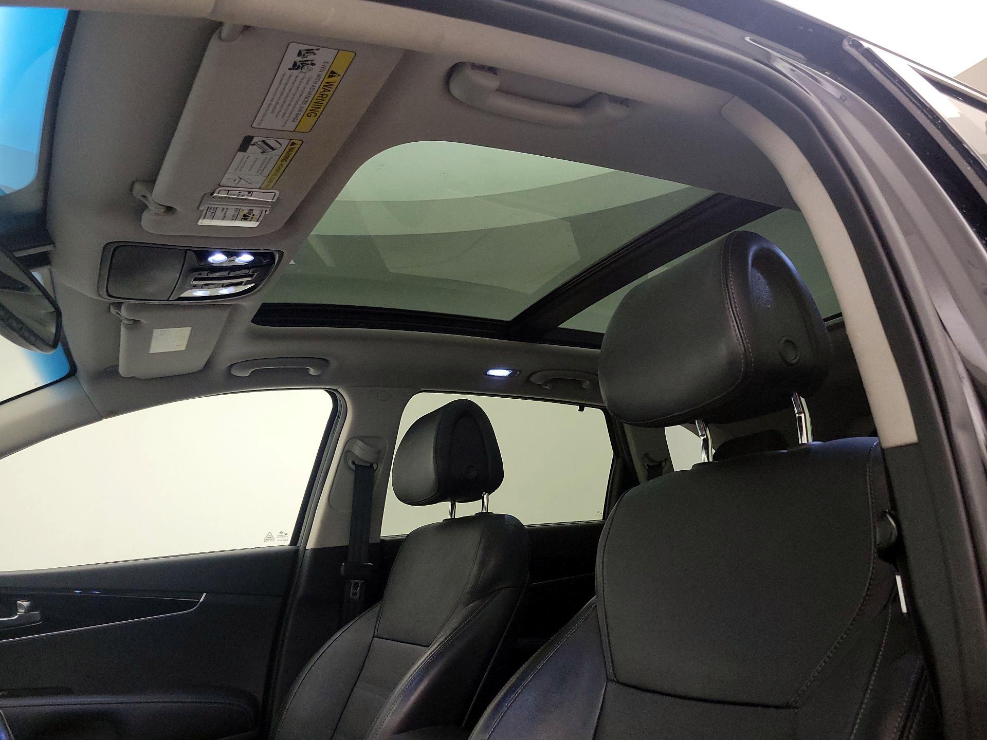 Thumbnail: 2016 Kia Sorento - 18