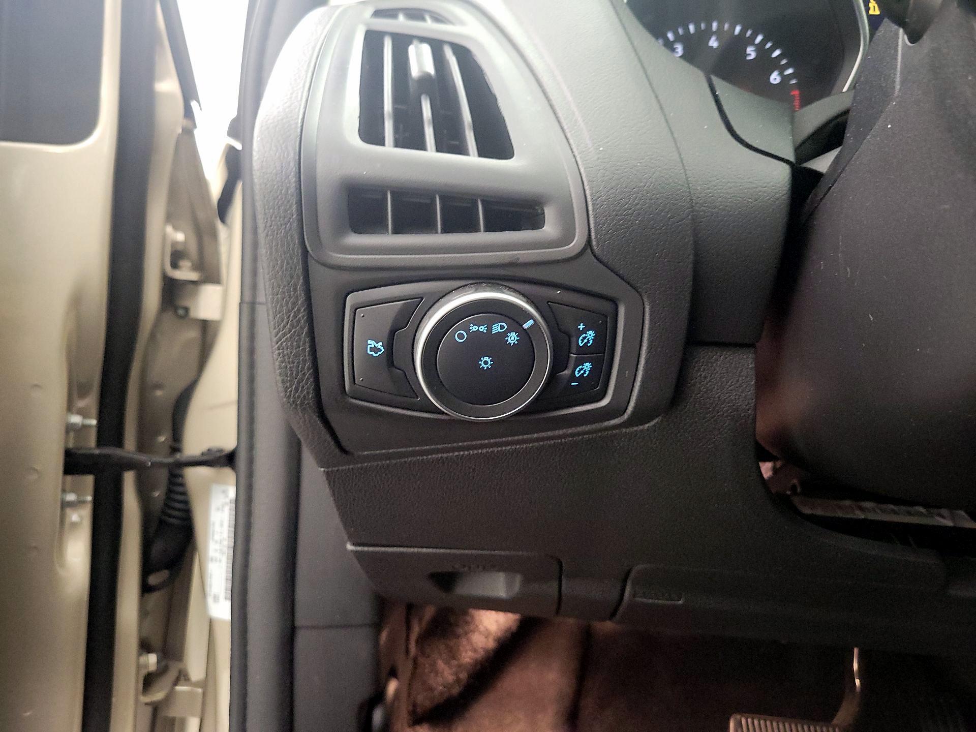 Thumbnail: 2018 Ford Focus - 13