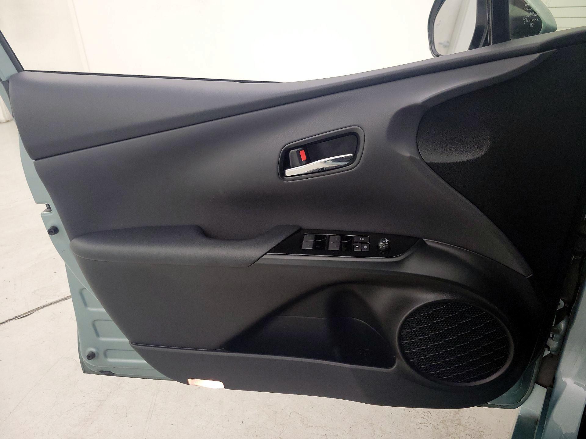 Thumbnail: 2019 Toyota Prius - 12