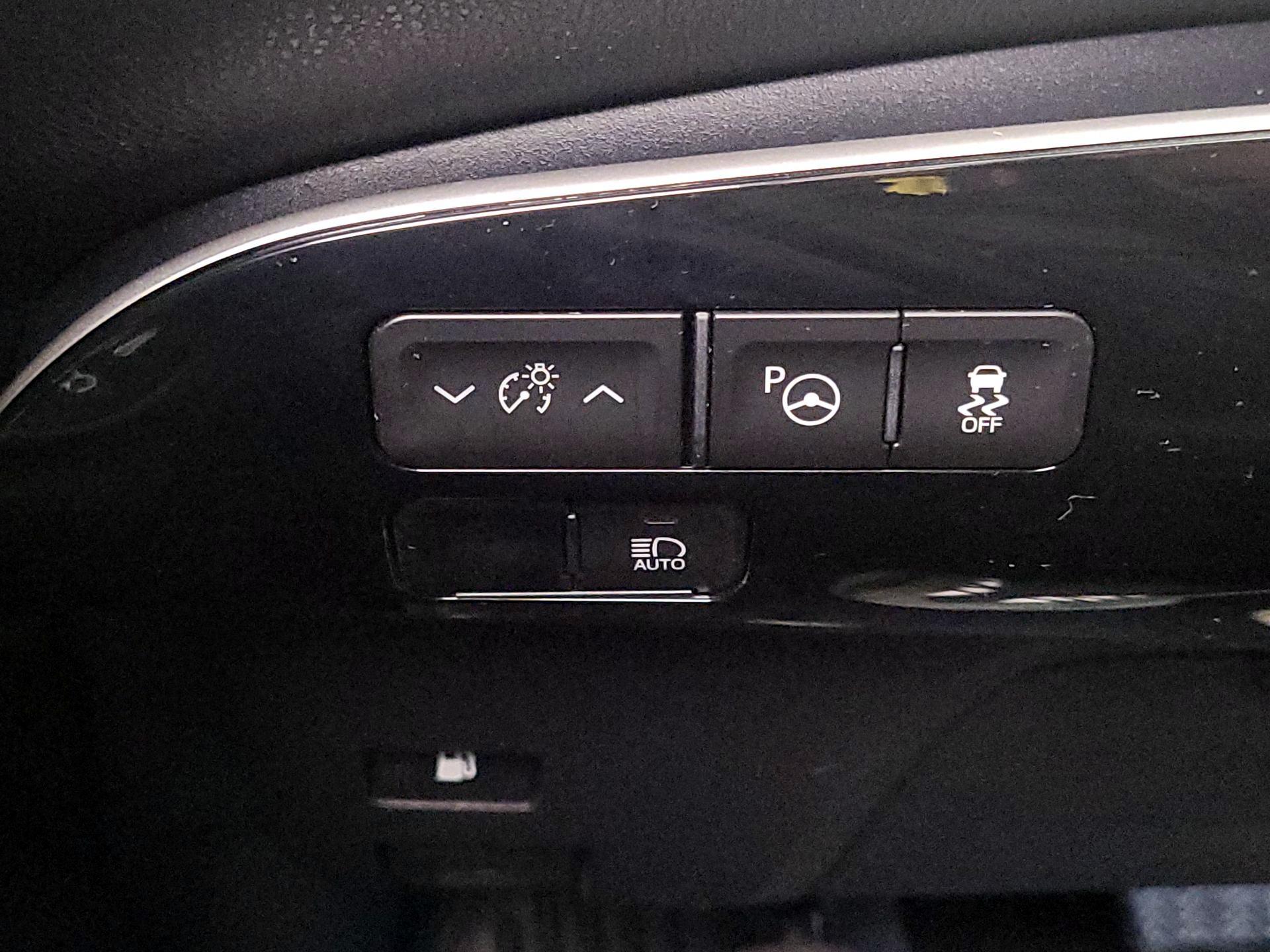 Thumbnail: 2019 Toyota Prius - 13