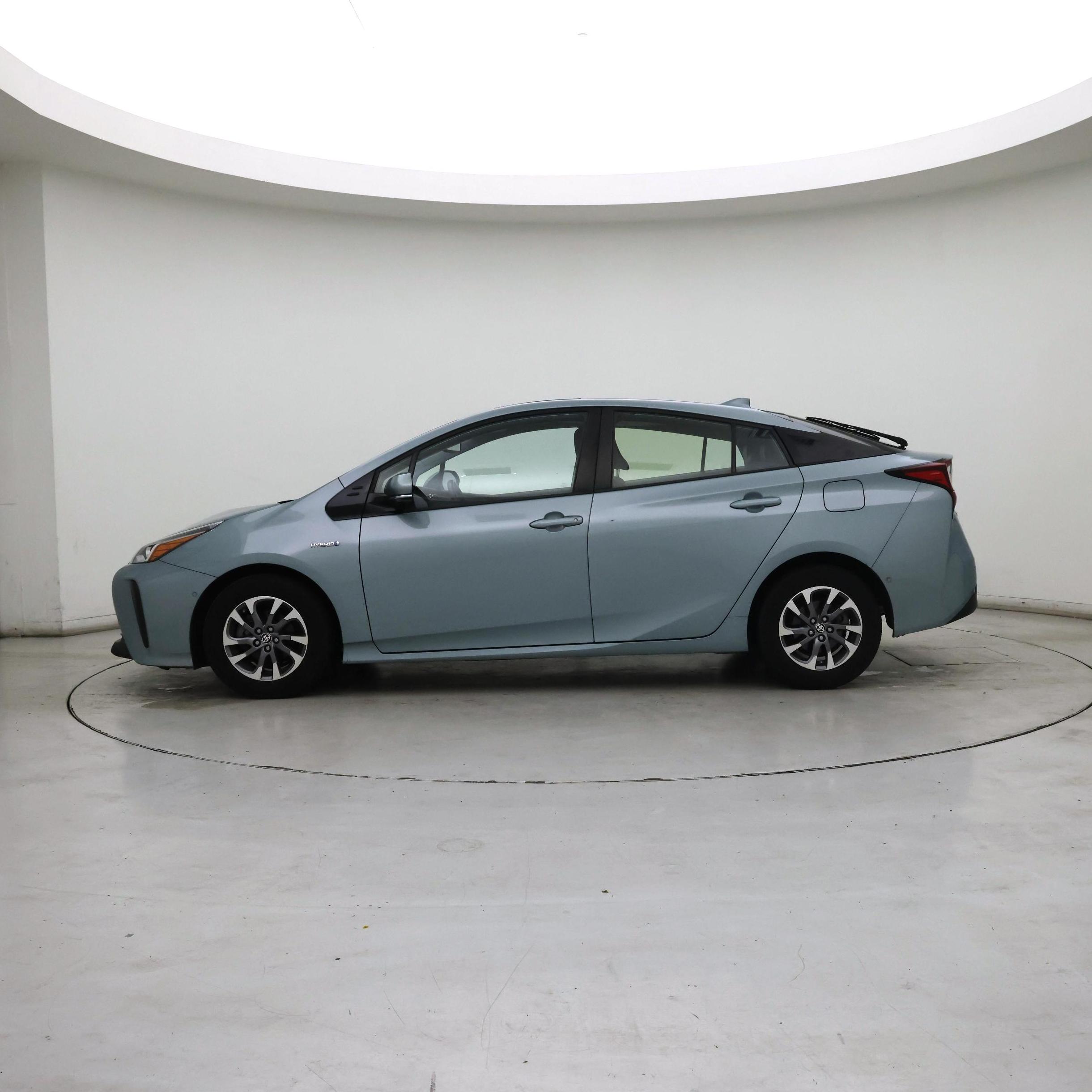 Thumbnail: 2019 Toyota Prius - 3