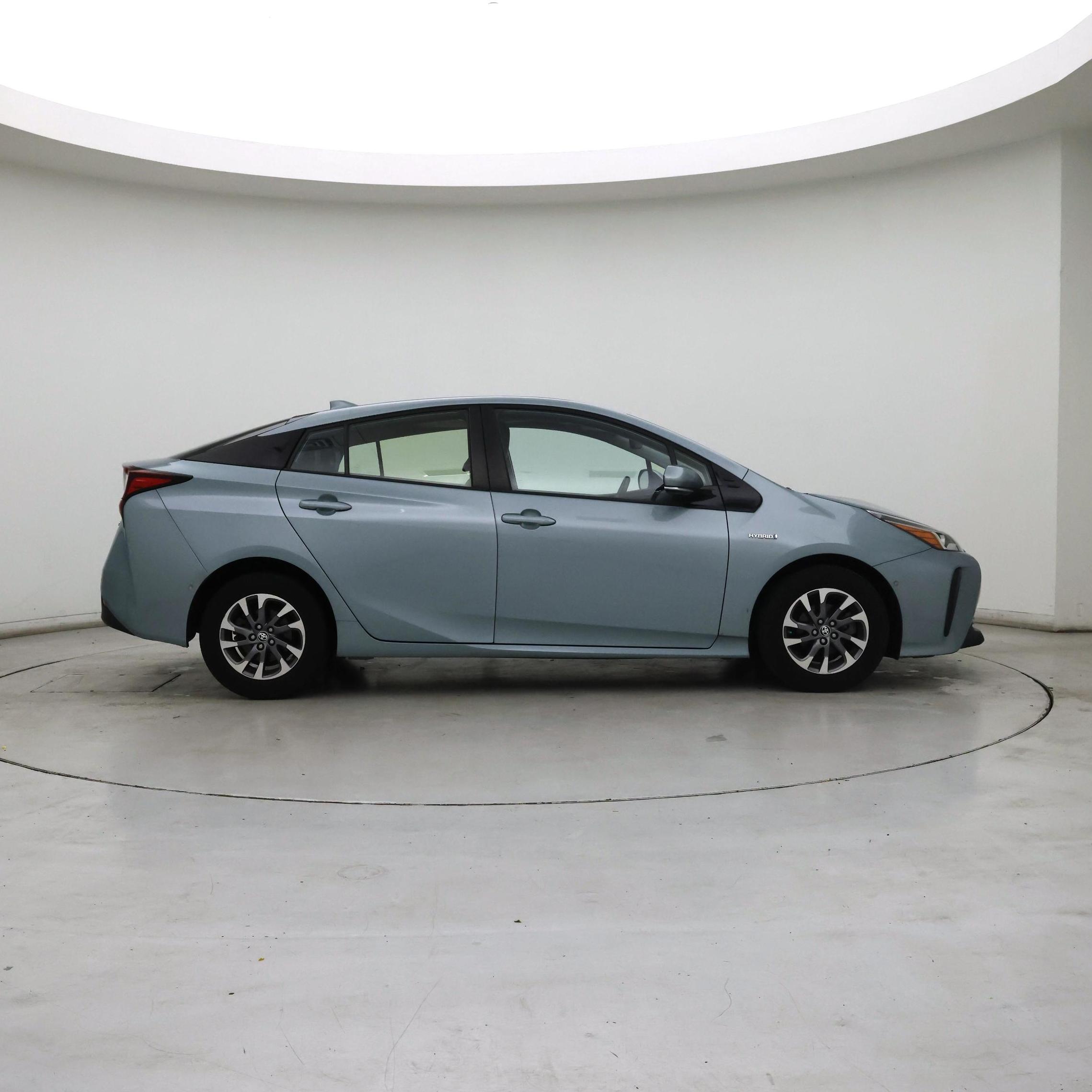 Thumbnail: 2019 Toyota Prius - 7