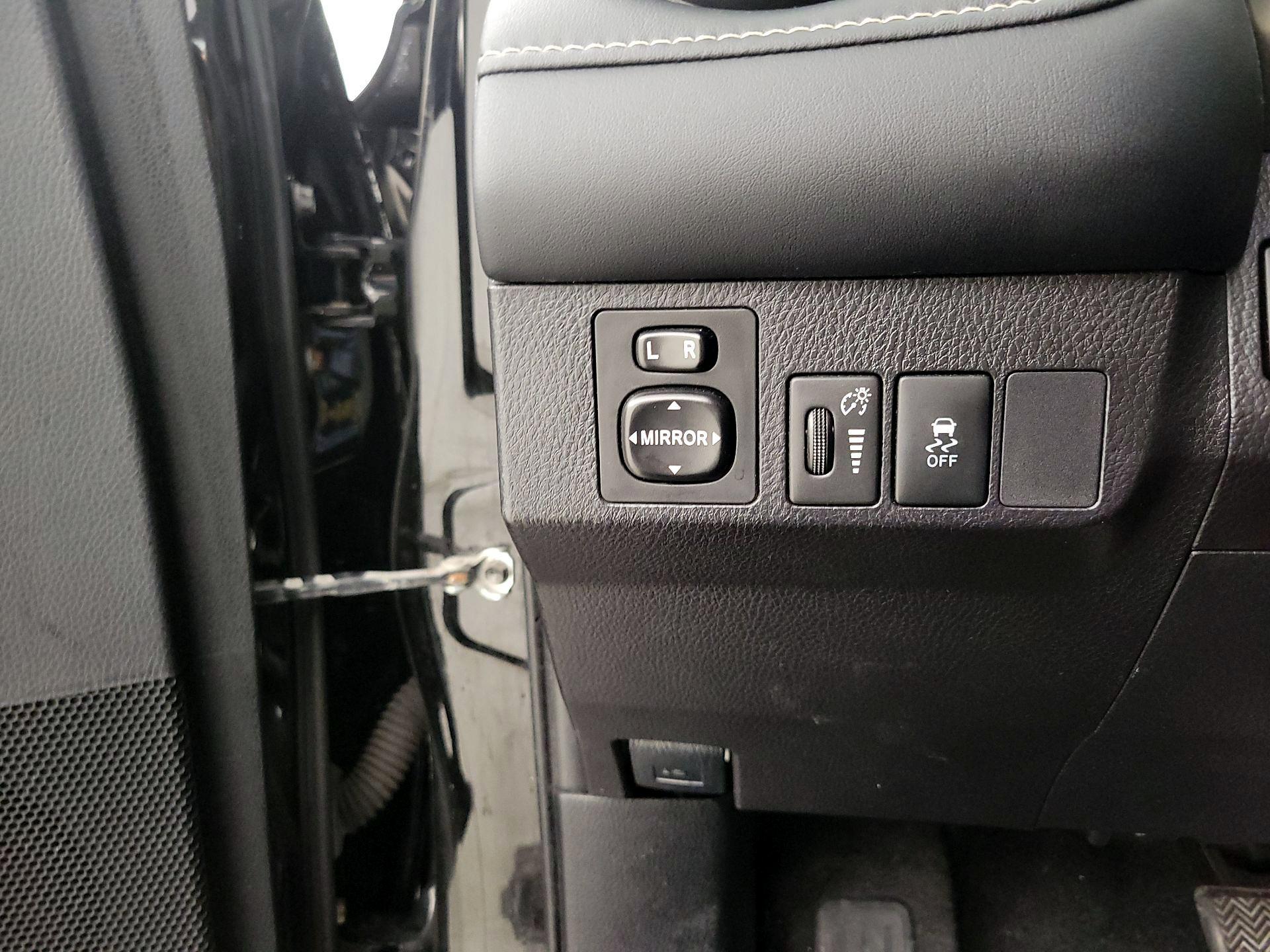 Thumbnail: 2014 Toyota RAV4 - 13