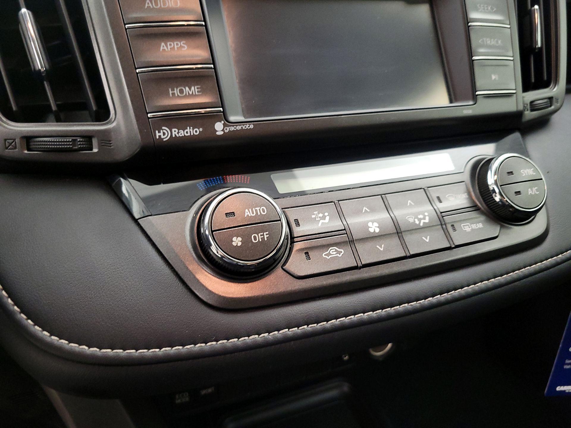 Thumbnail: 2014 Toyota RAV4 - 16