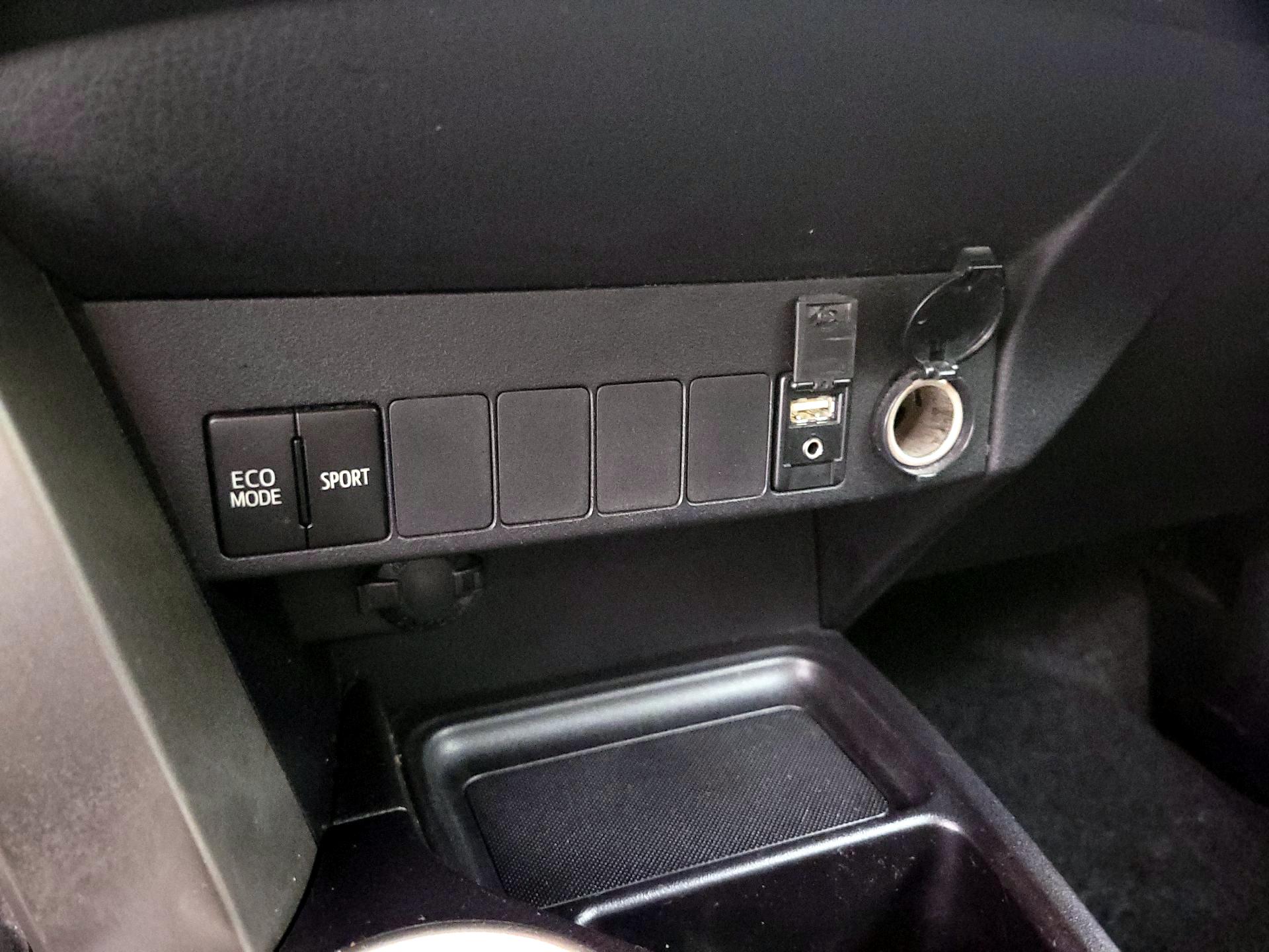 Thumbnail: 2014 Toyota RAV4 - 18