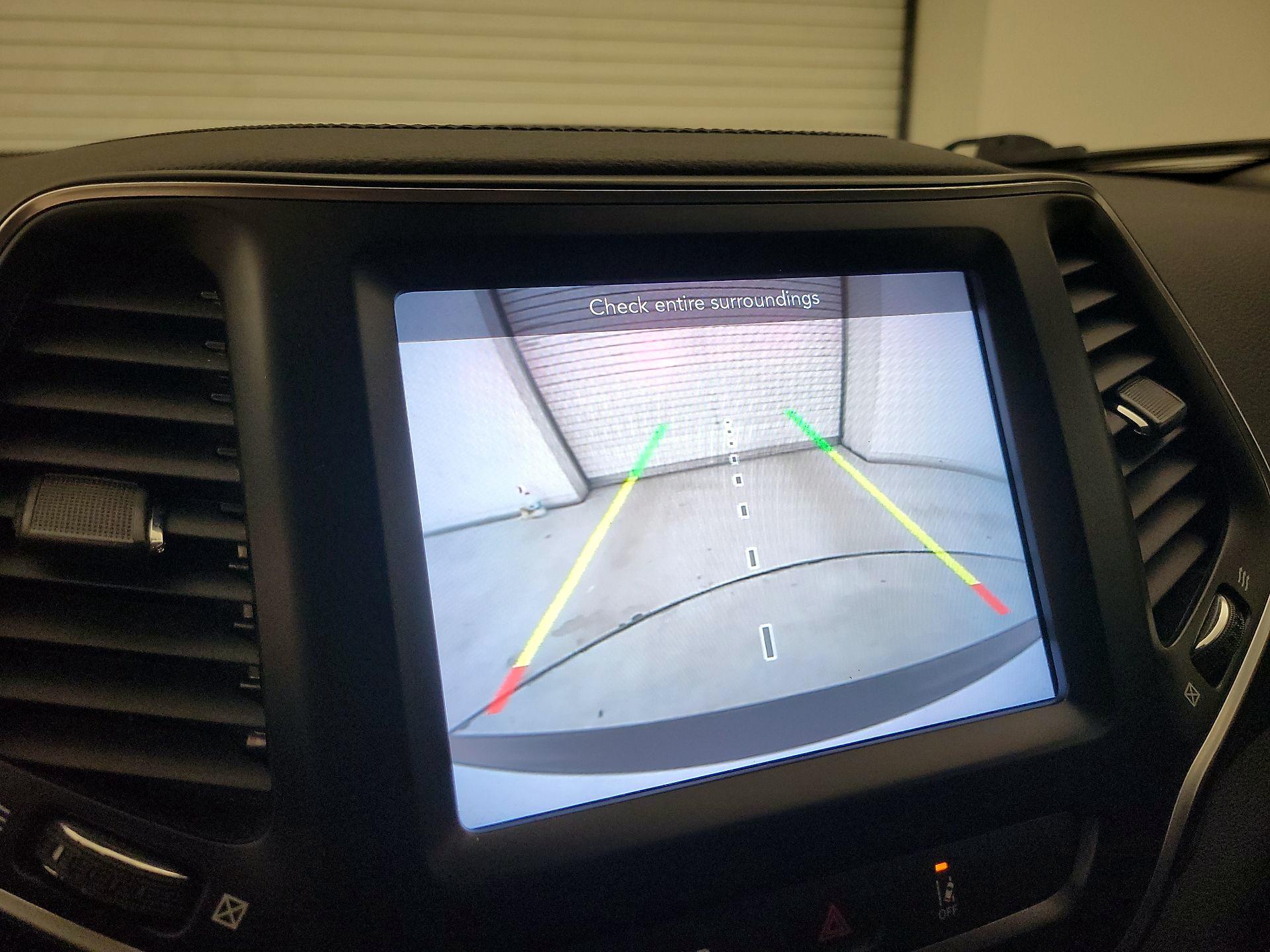 Thumbnail: 2021 Jeep Cherokee - 14