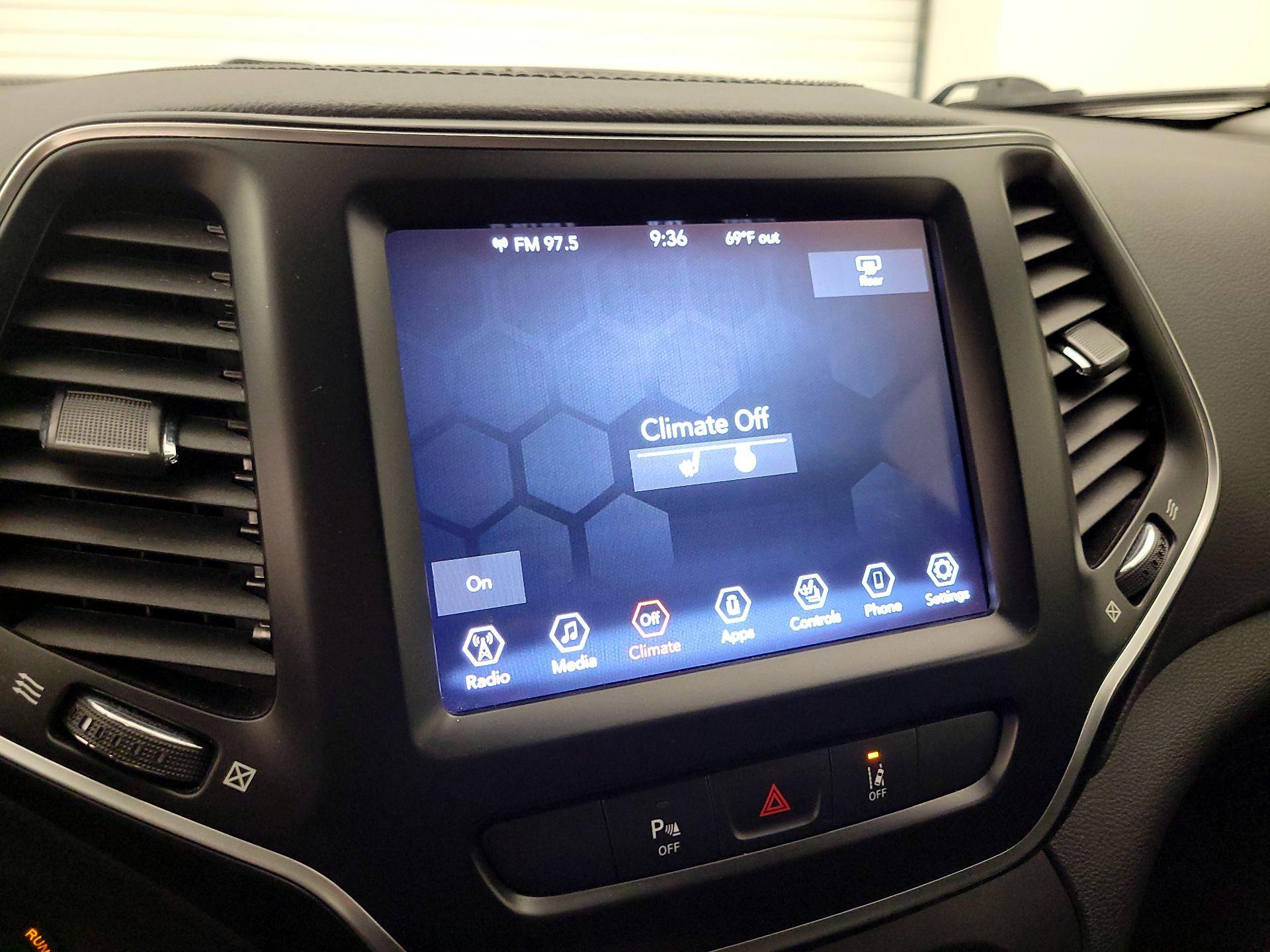 Thumbnail: 2021 Jeep Cherokee - 15