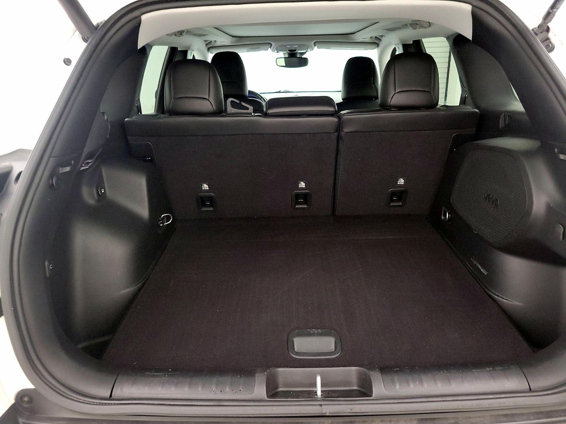 Thumbnail: 2021 Jeep Cherokee - 20