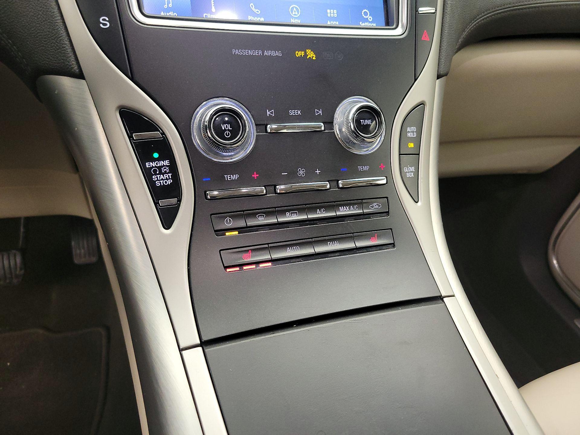 Thumbnail: 2020 Lincoln Nautilus - 17