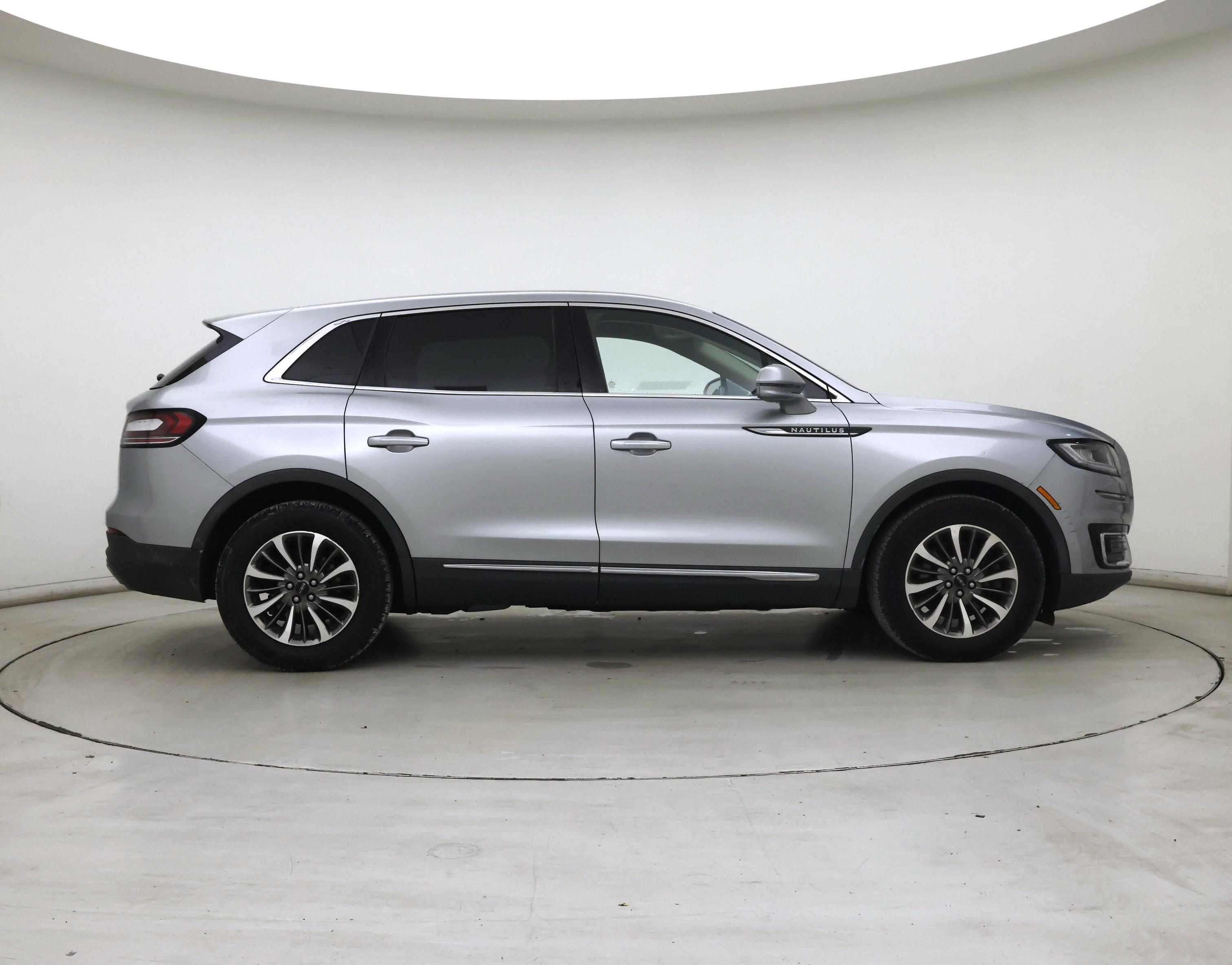 Thumbnail: 2020 Lincoln Nautilus - 7