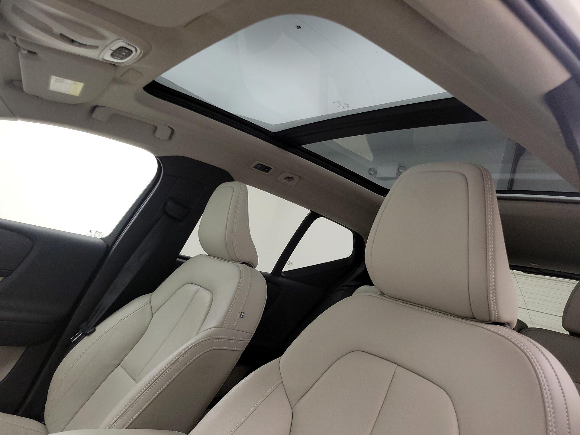 Thumbnail: 2019 Volvo XC40 - 19