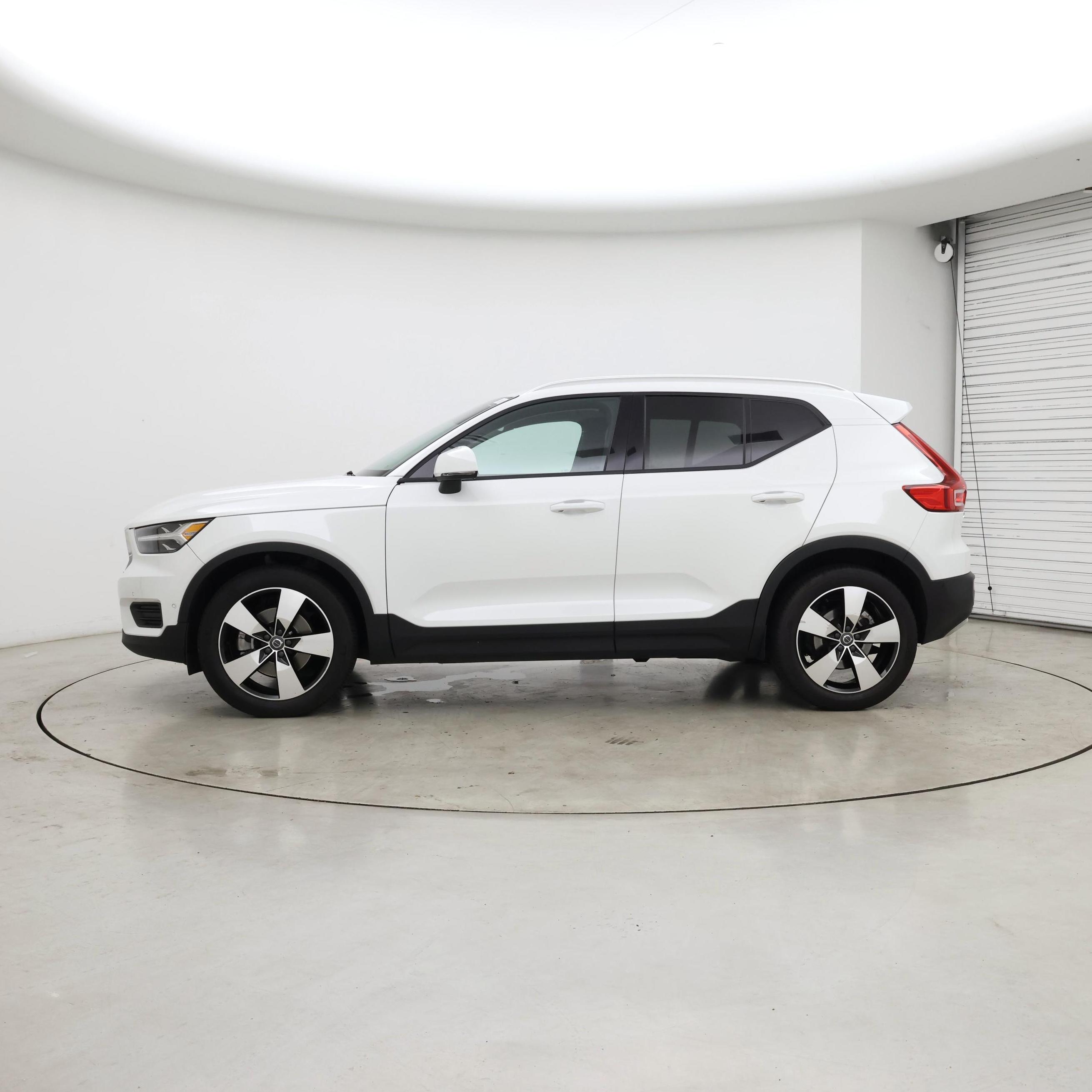Thumbnail: 2019 Volvo XC40 - 3