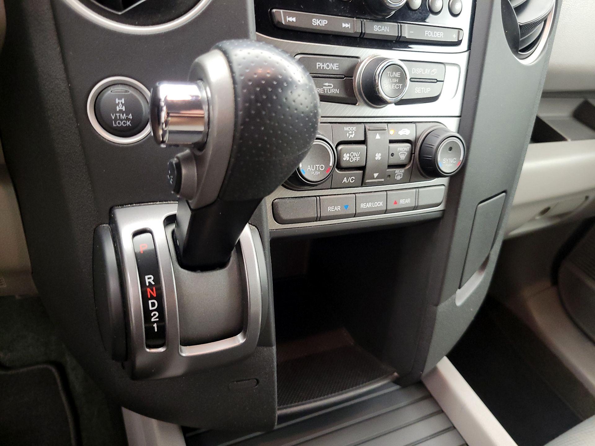 Thumbnail: 2015 Honda Pilot - 17