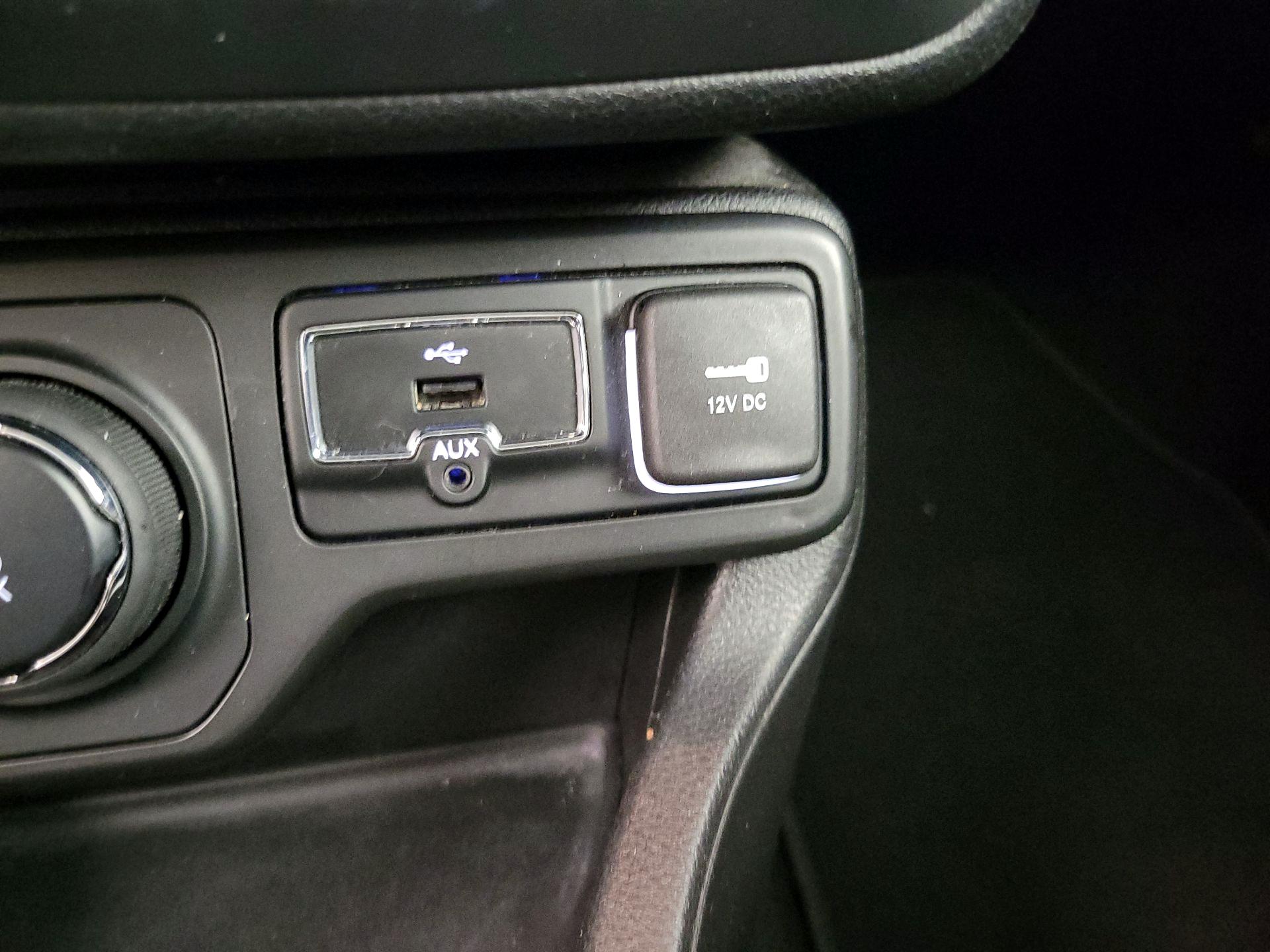 Thumbnail: 2018 Jeep Renegade - 19