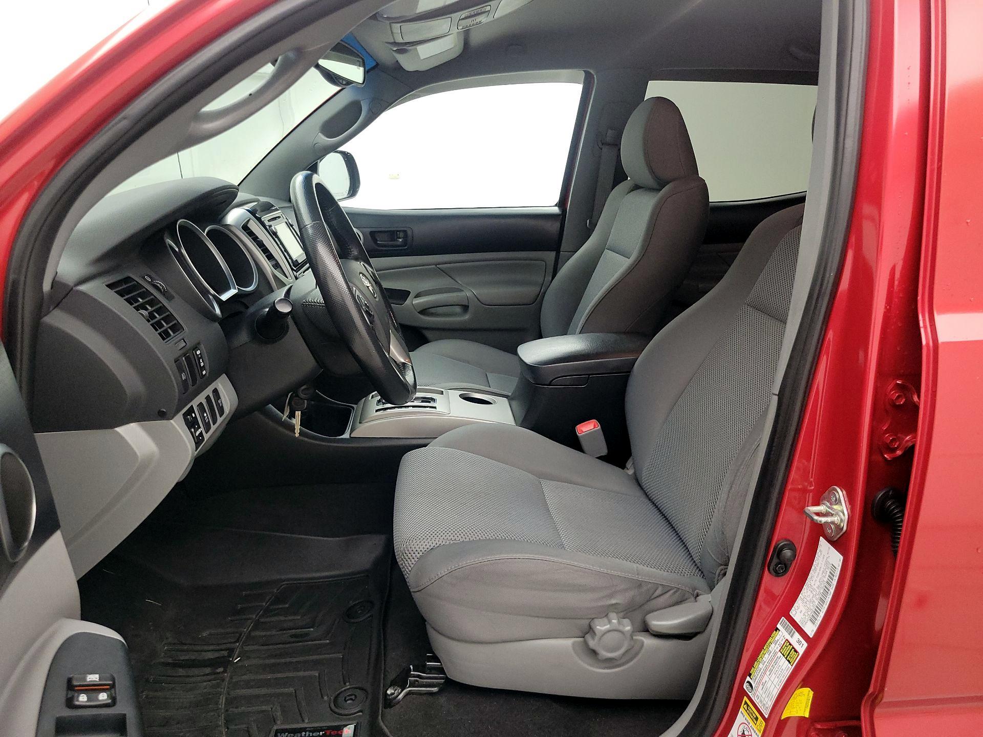 Thumbnail: 2015 Toyota Tacoma - 11