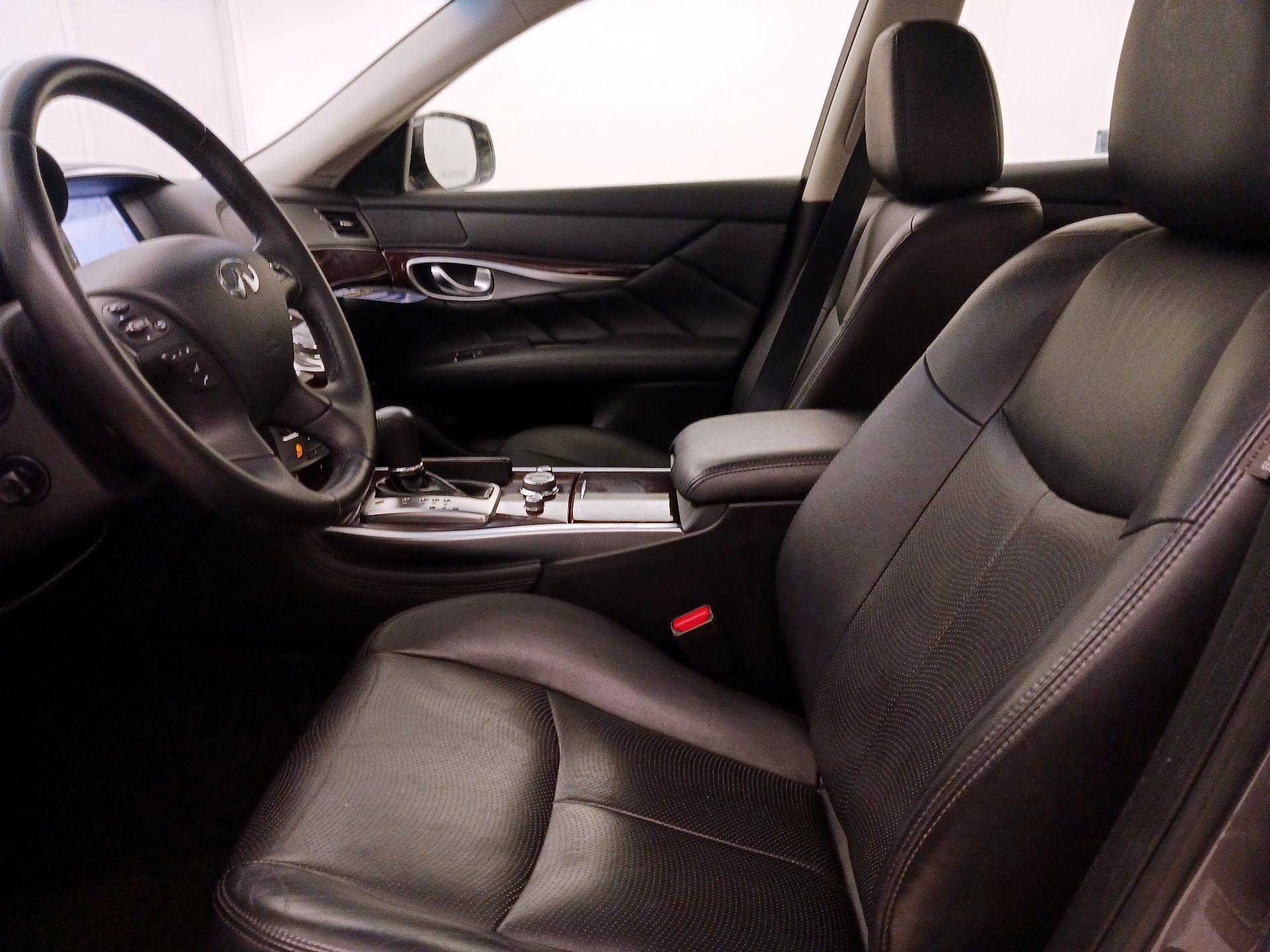 Thumbnail: 2015 INFINITI Q70 - 11