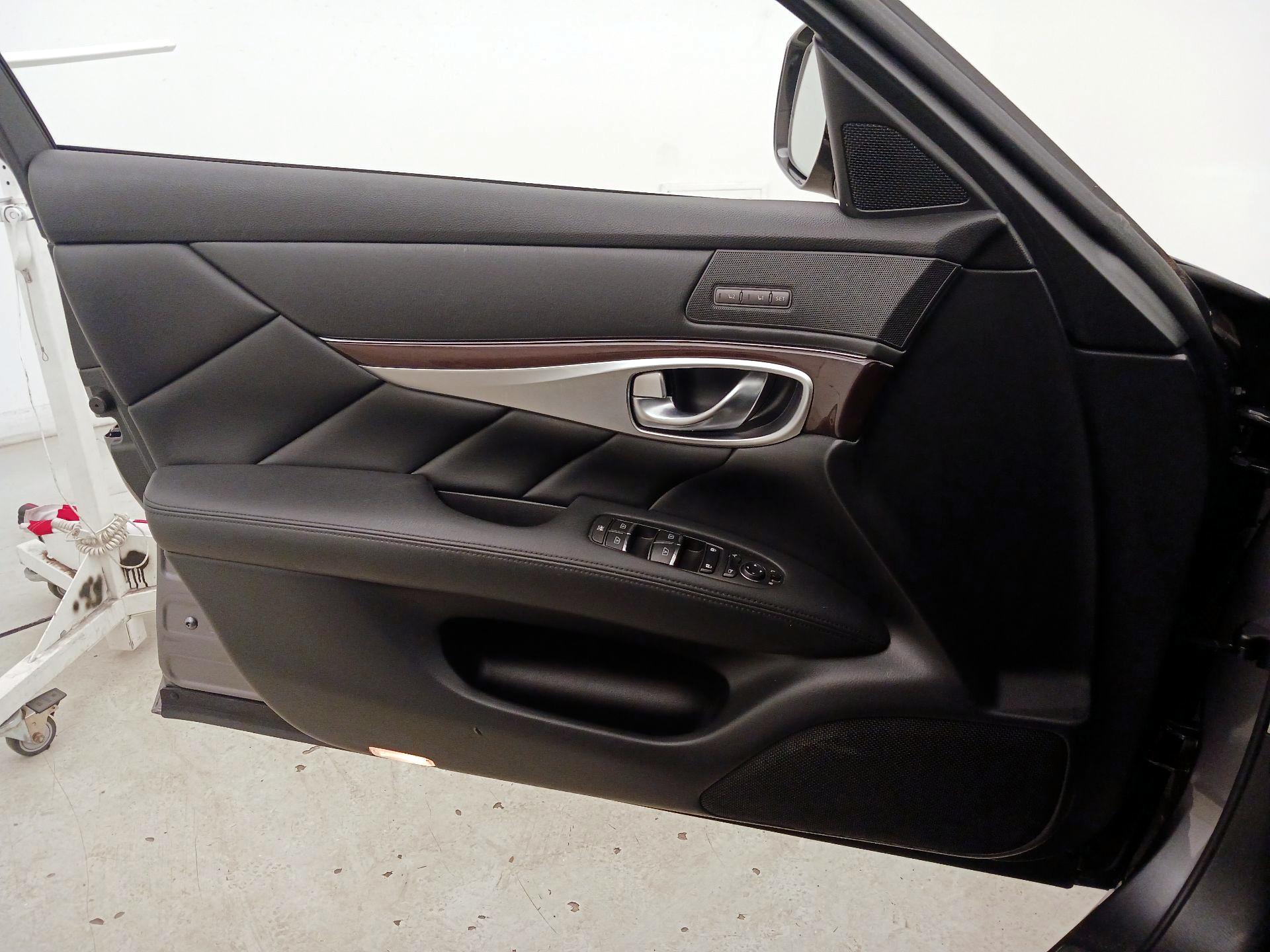 Thumbnail: 2015 INFINITI Q70 - 12