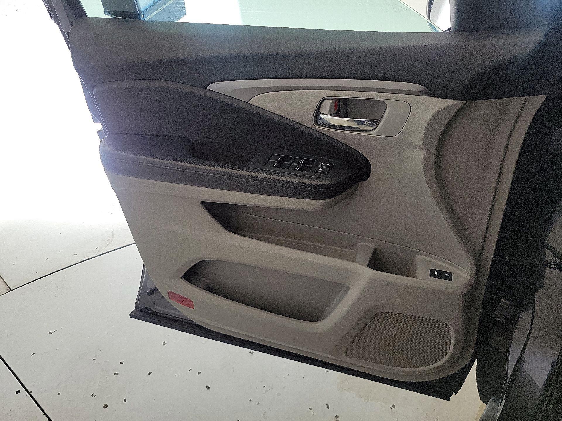 Thumbnail: 2016 Honda Pilot - 12
