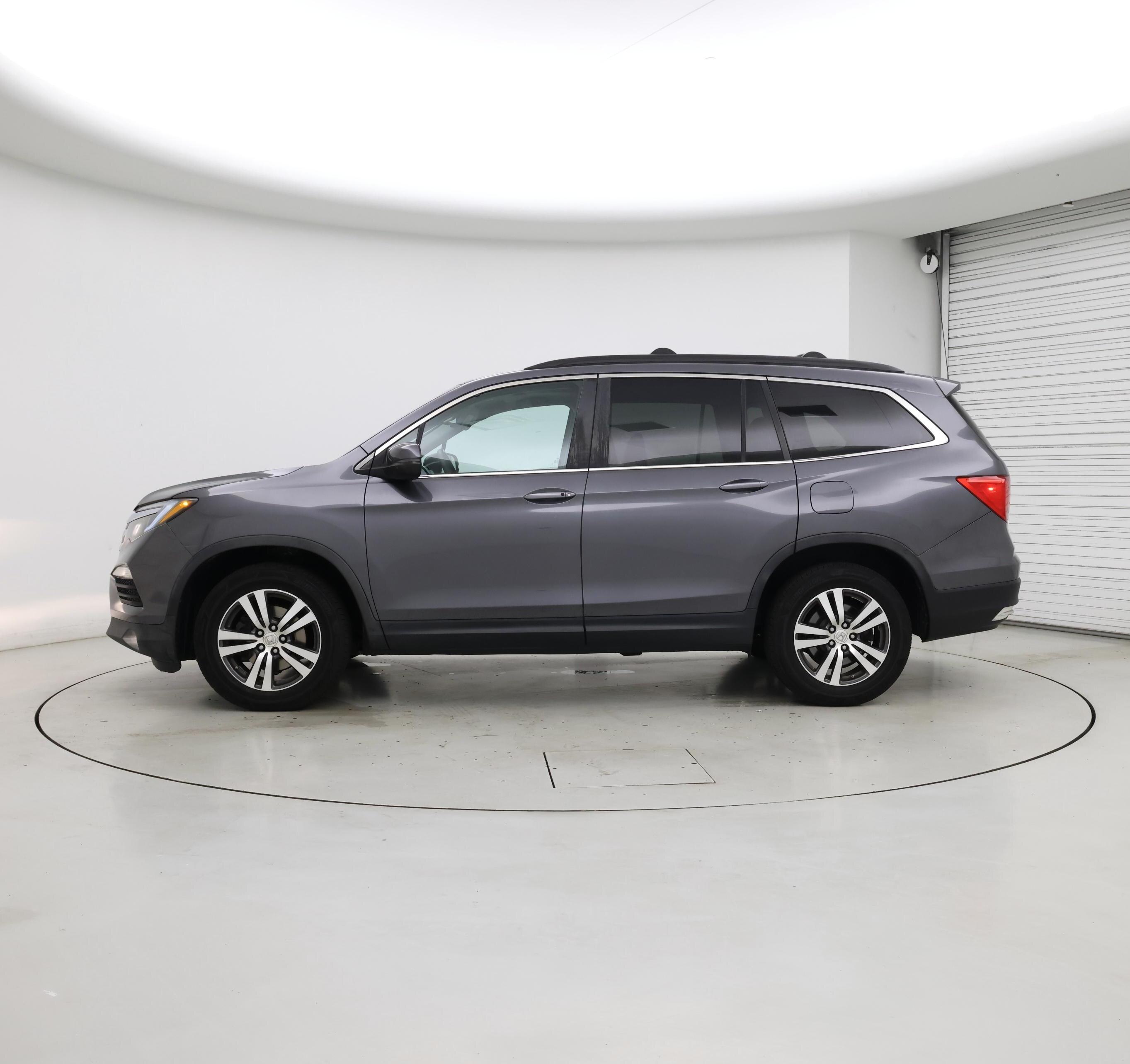 Thumbnail: 2016 Honda Pilot - 3
