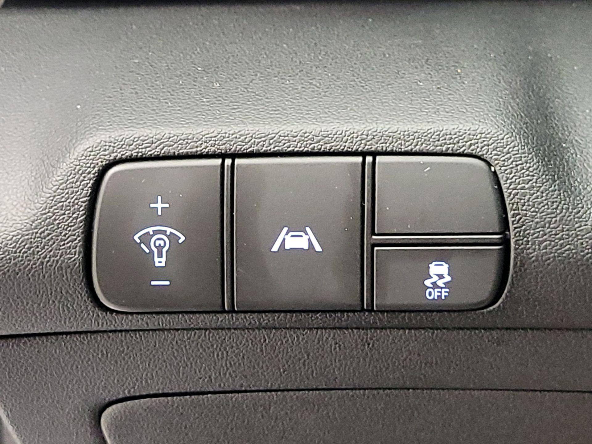 Thumbnail: 2022 Hyundai Elantra - 13