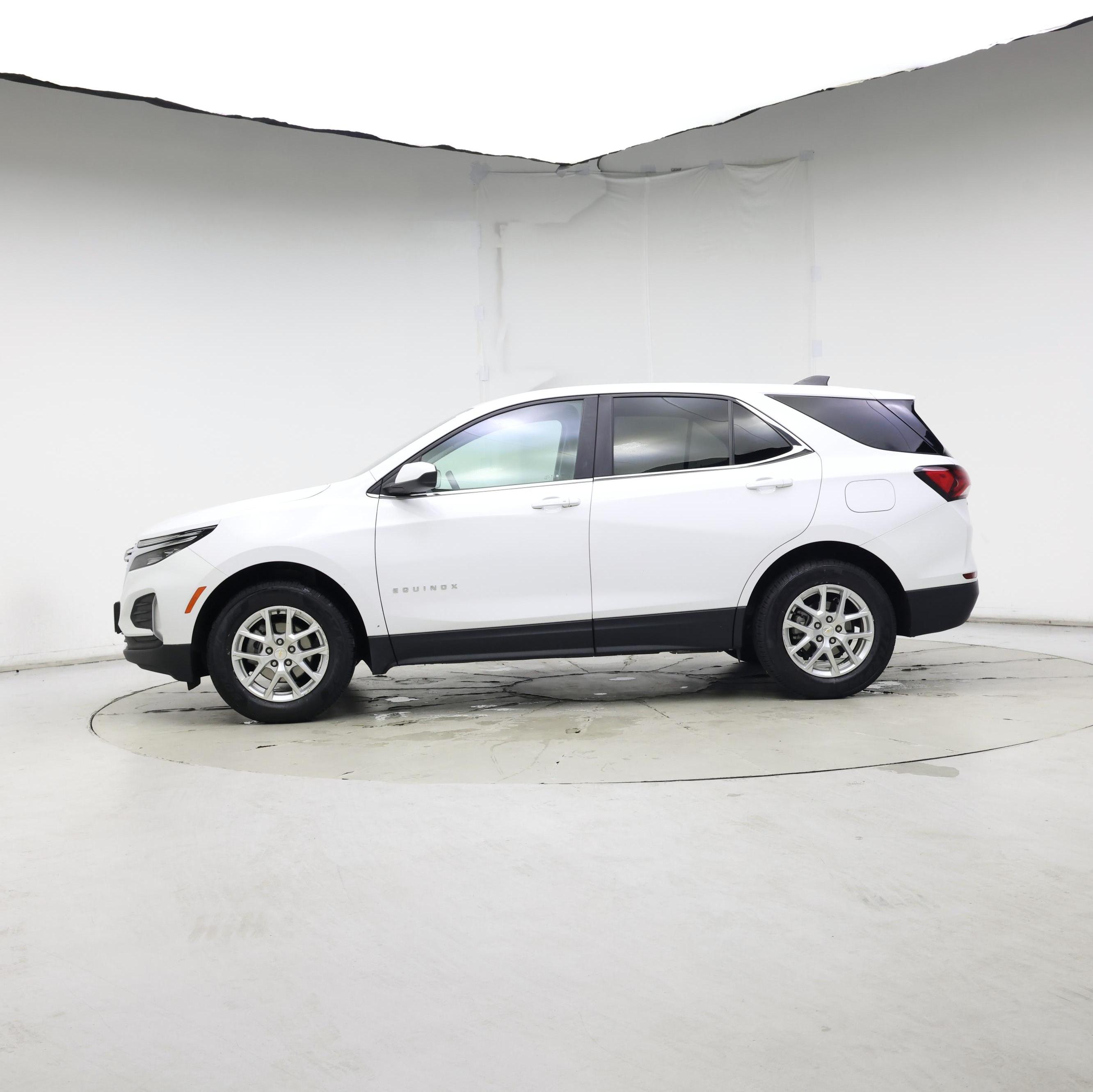 Thumbnail: 2022 Chevrolet Equinox - 3