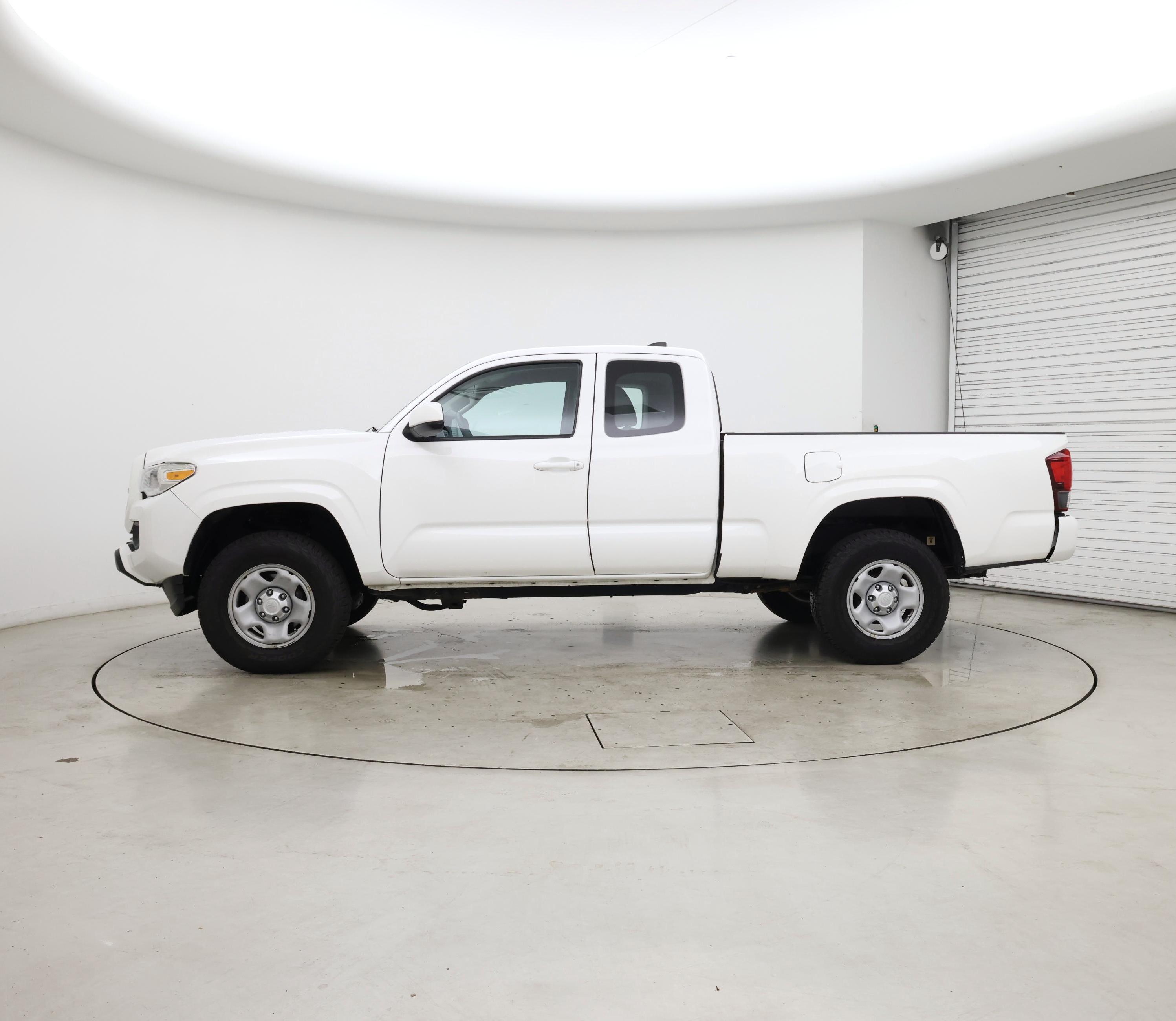 Thumbnail: 2018 Toyota Tacoma - 3