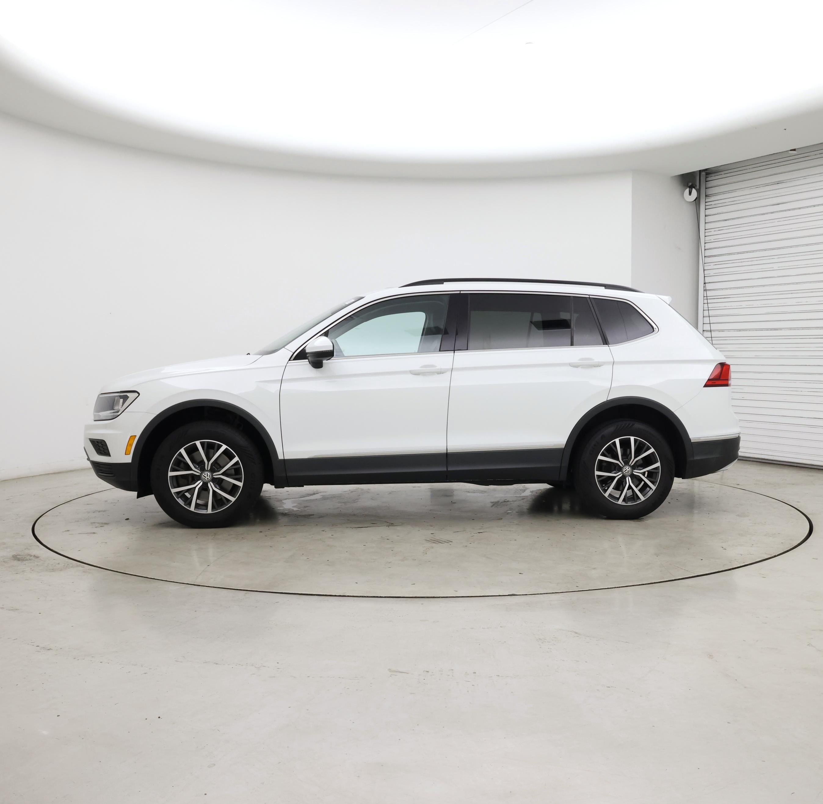Thumbnail: 2020 Volkswagen Tiguan - 3