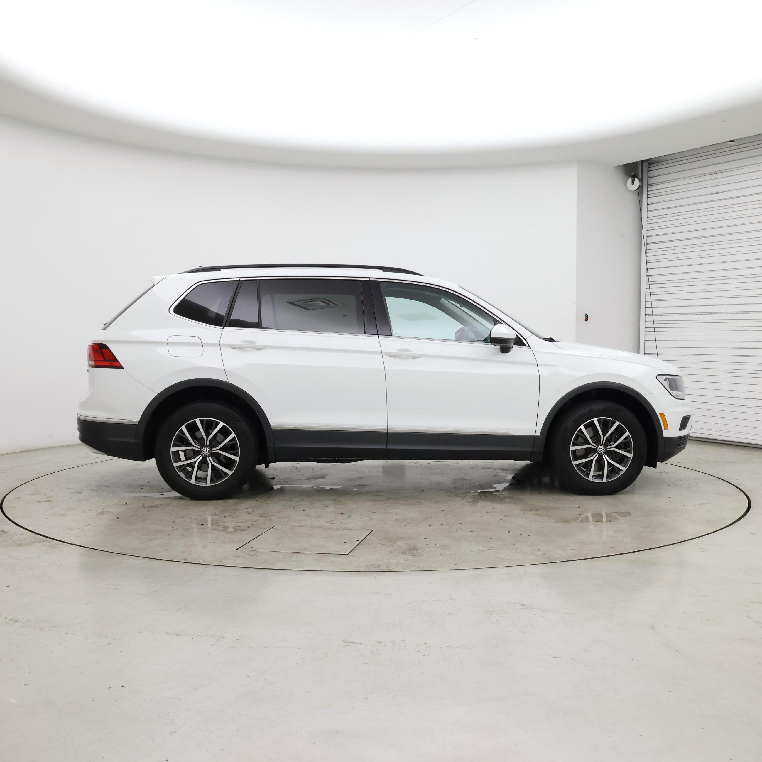 Thumbnail: 2020 Volkswagen Tiguan - 7