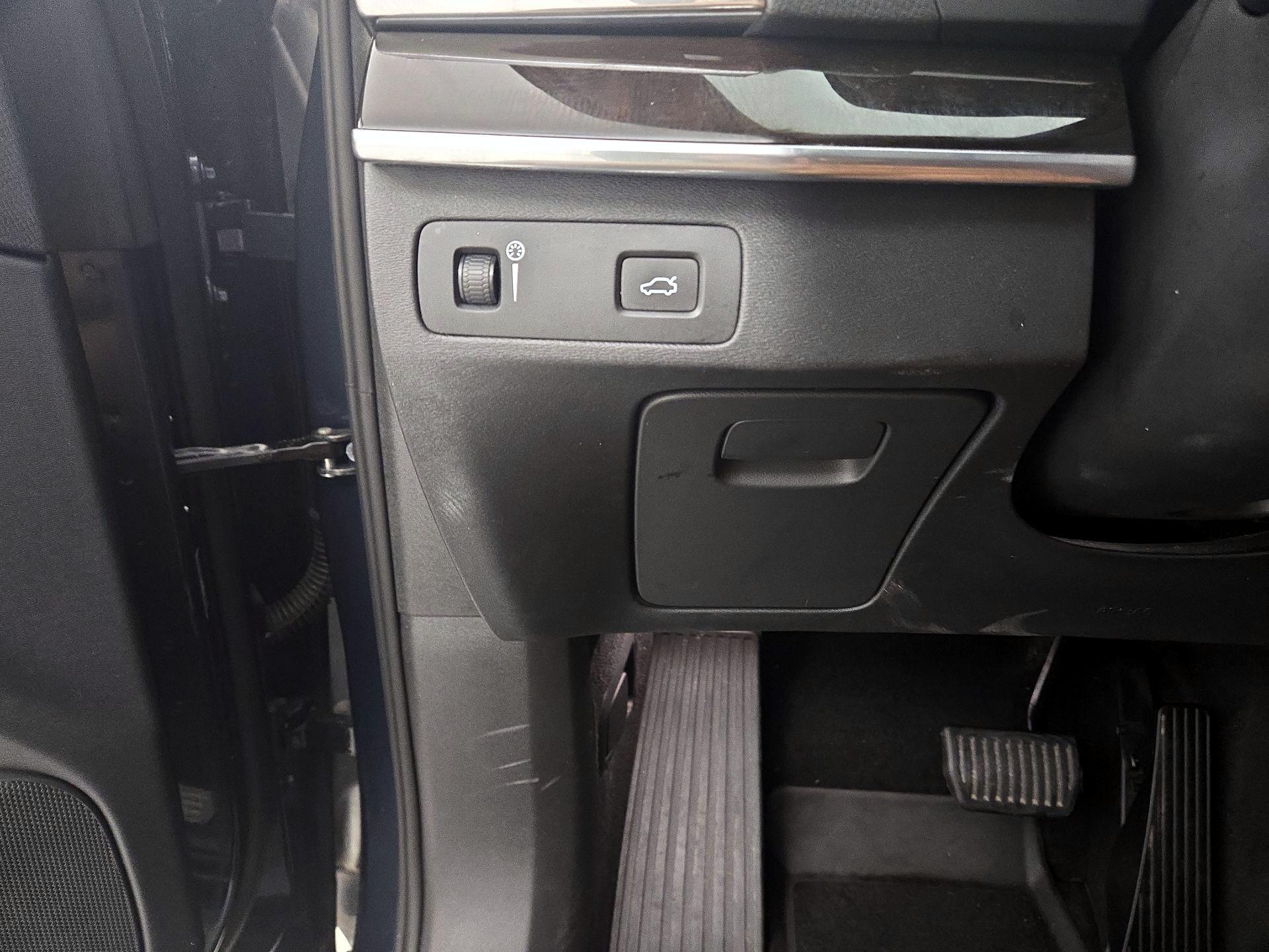 Thumbnail: 2019 Volvo XC90 - 13