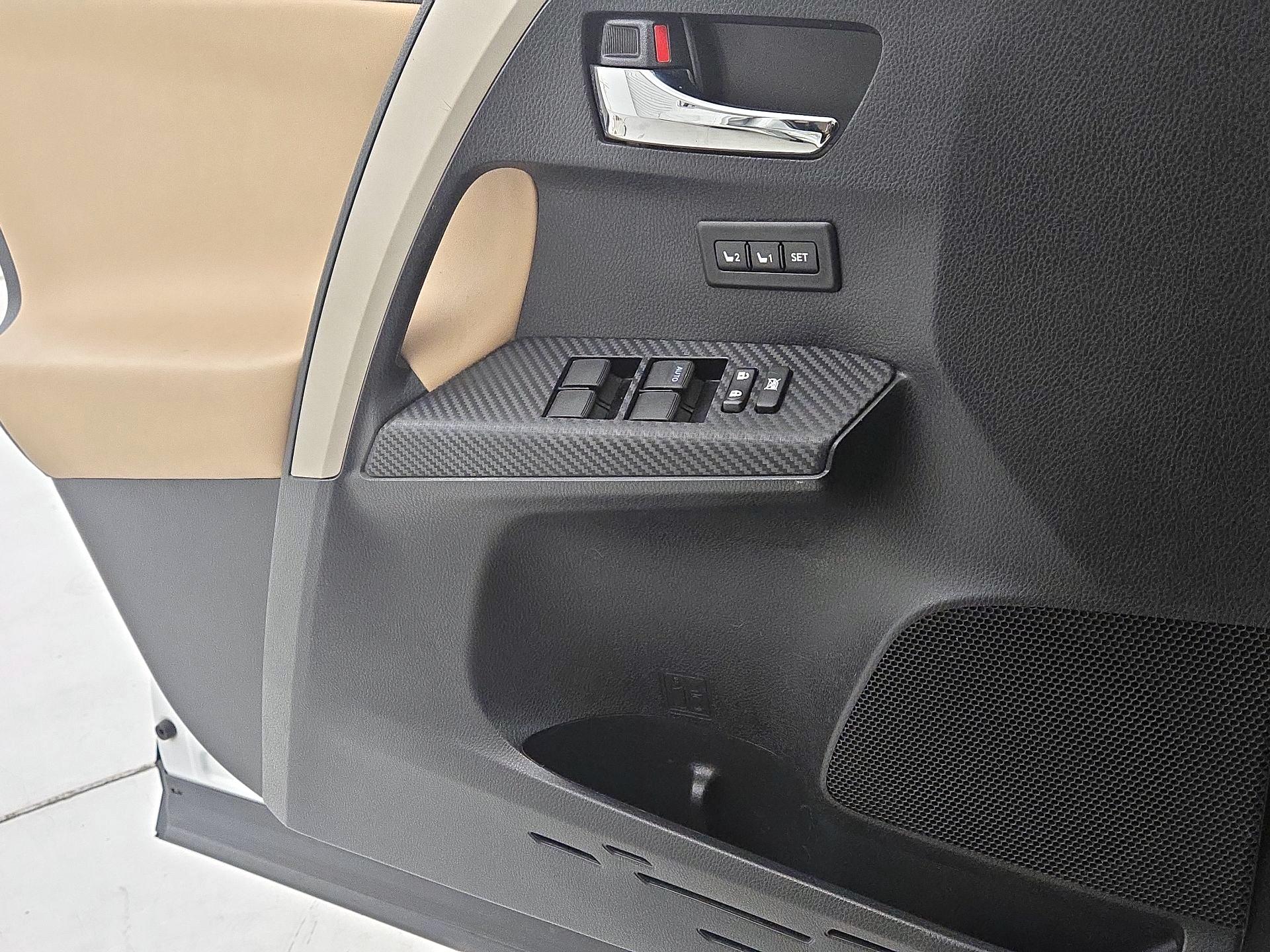 Thumbnail: 2014 Toyota RAV4 - 12