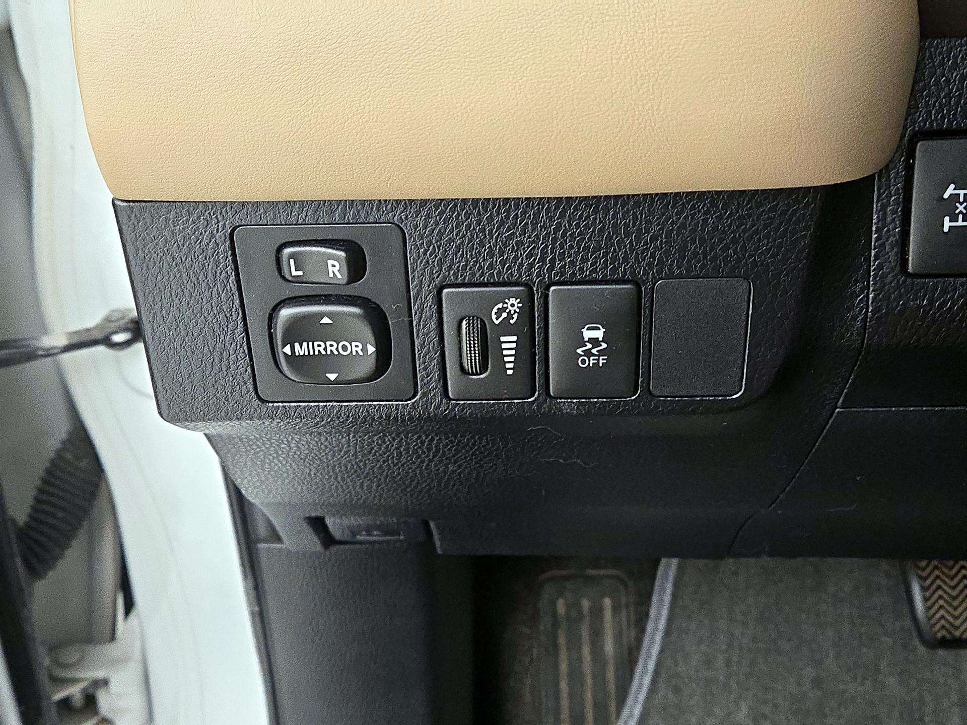 Thumbnail: 2014 Toyota RAV4 - 13